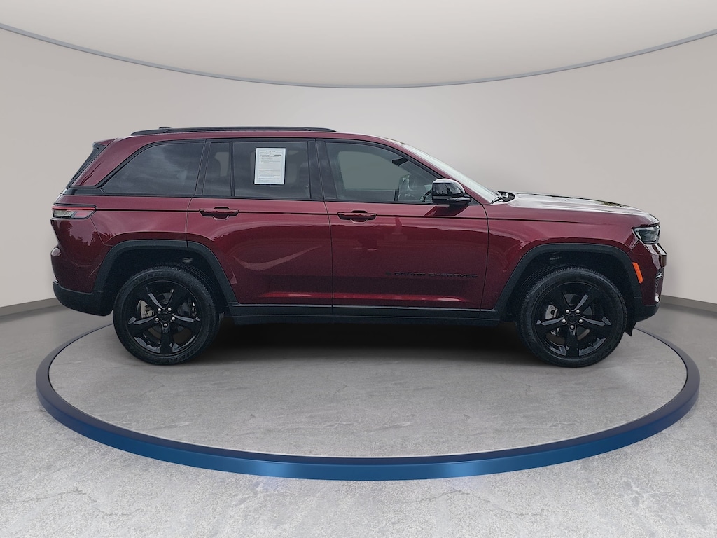 Used 2024 Jeep Grand Cherokee Laredo SUV
