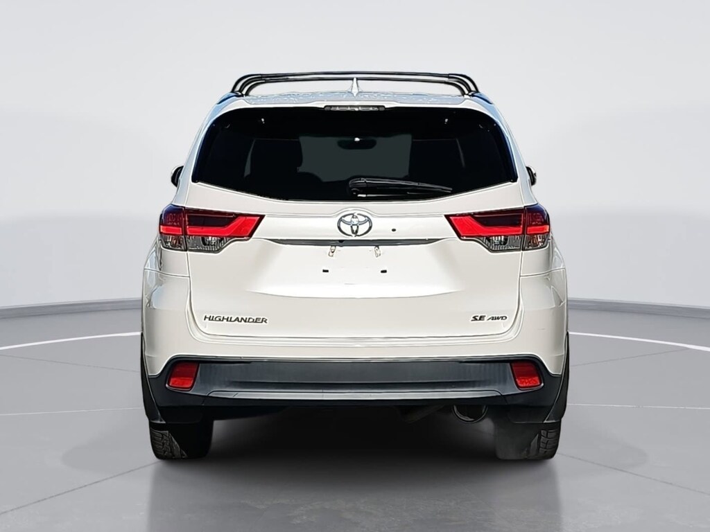 Used 2017 Toyota Highlander SE V6 SUV