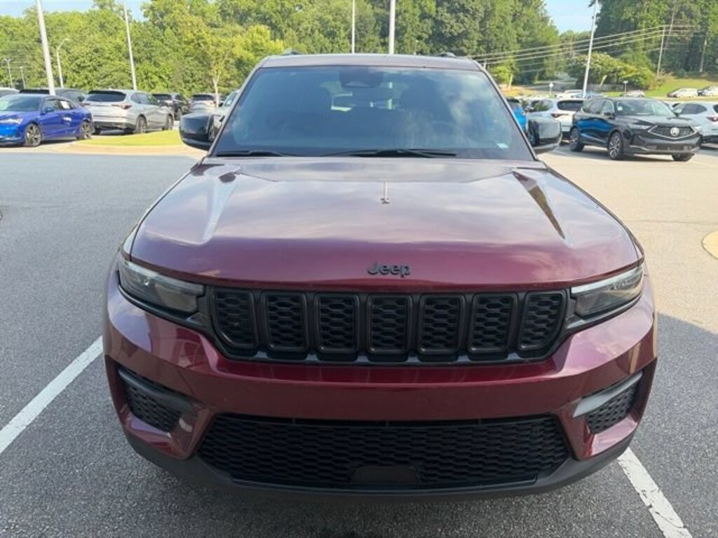 Used 2024 Jeep Grand Cherokee Laredo SUV