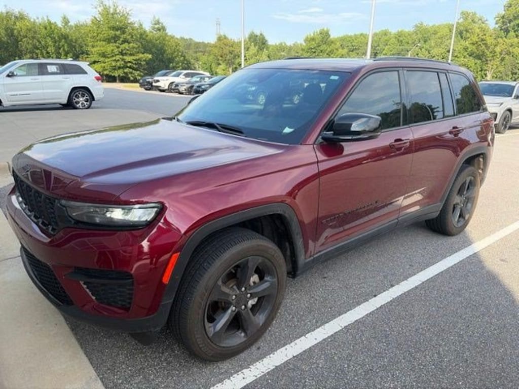 Used 2024 Jeep Grand Cherokee Laredo SUV