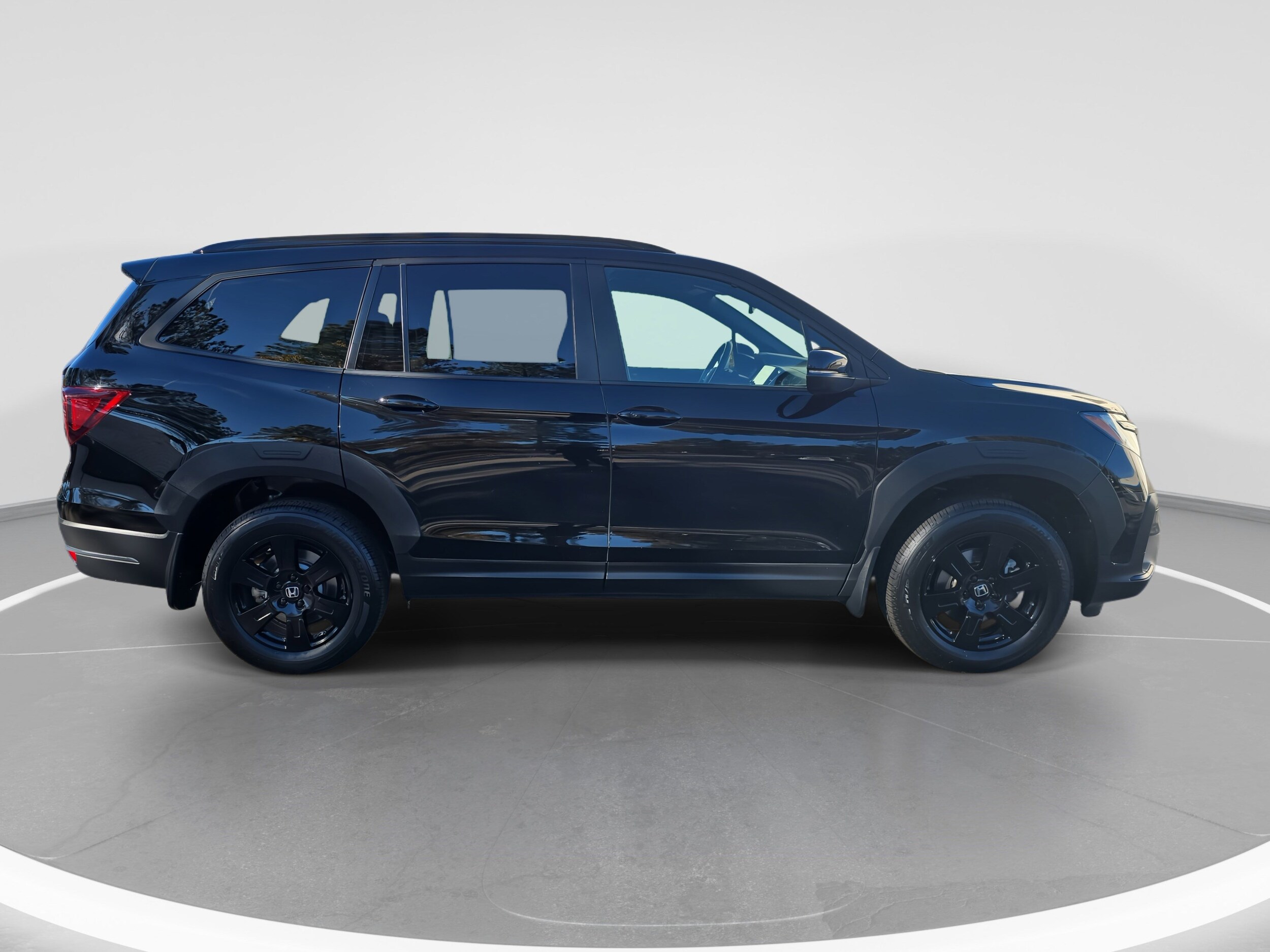 2022 Honda Pilot TrailSport photo 2