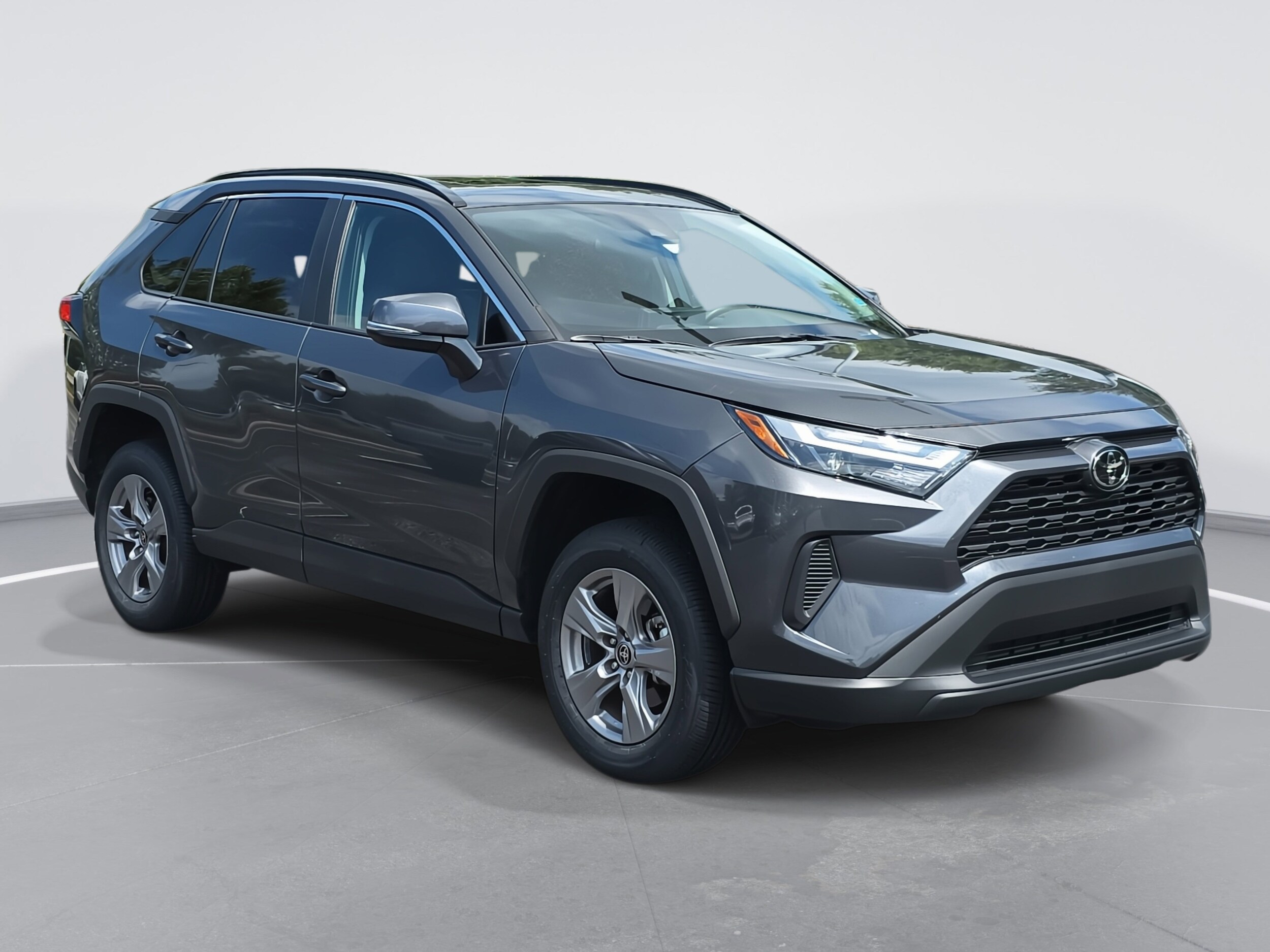 2023 Toyota RAV4 XLE photo 3