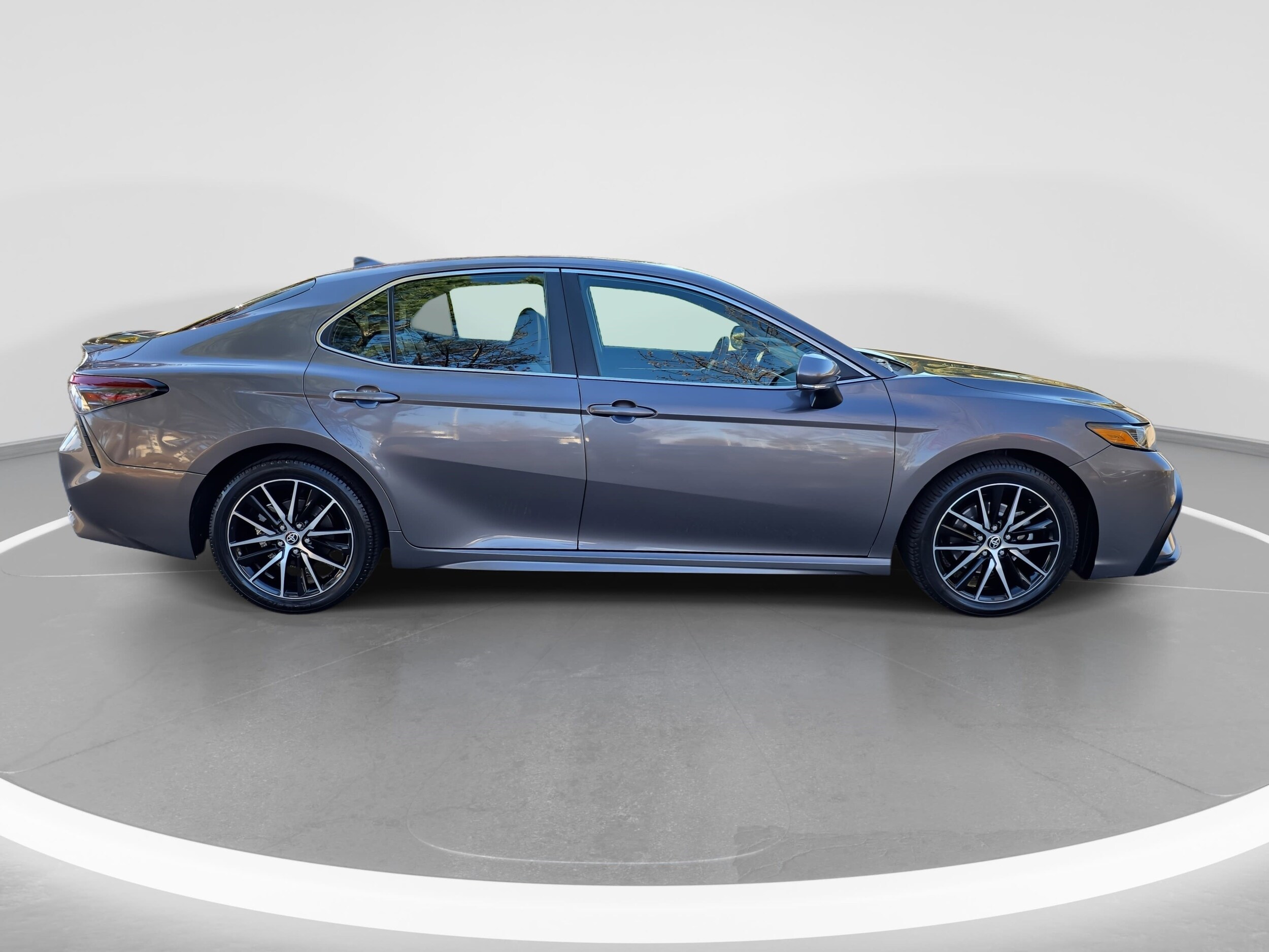 2022 Toyota Camry SE photo 4