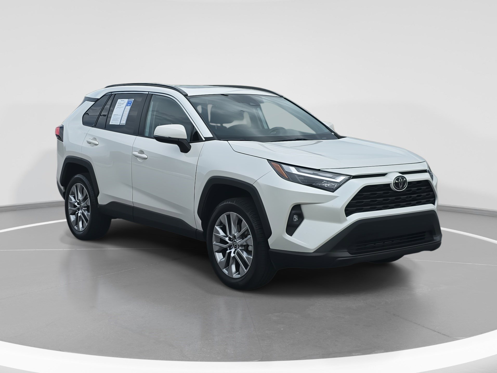 2022 Toyota RAV4 XLE Premium photo 3