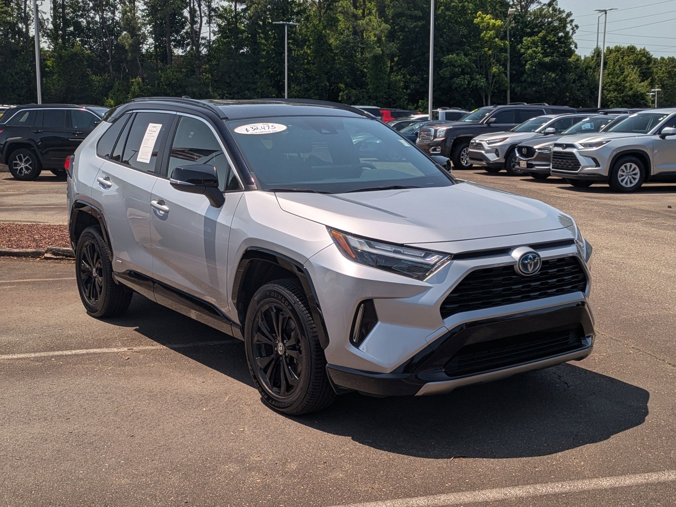 2023 Toyota RAV4 Hybrid XSE photo 3