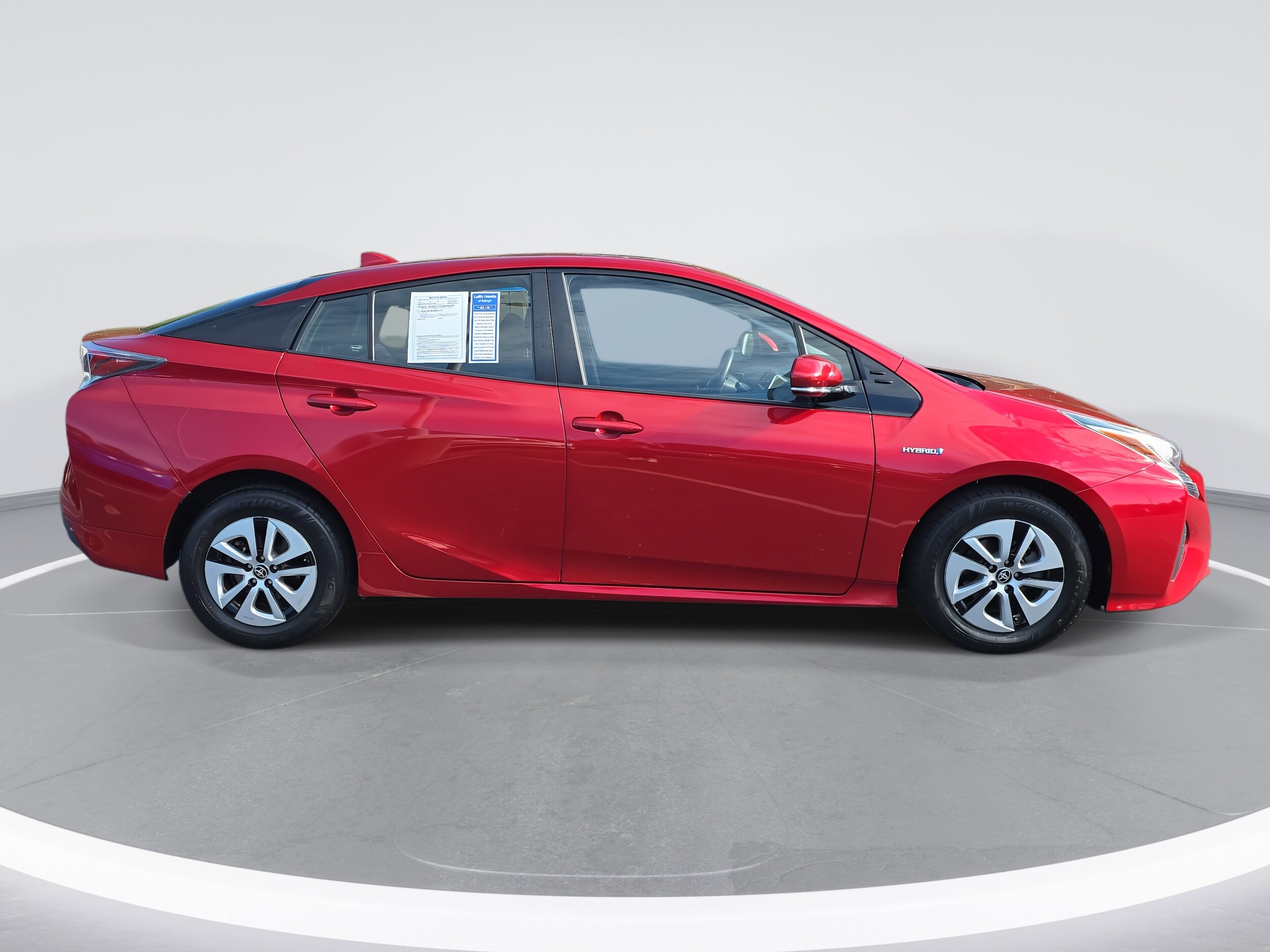2016 Toyota Prius Four photo 4