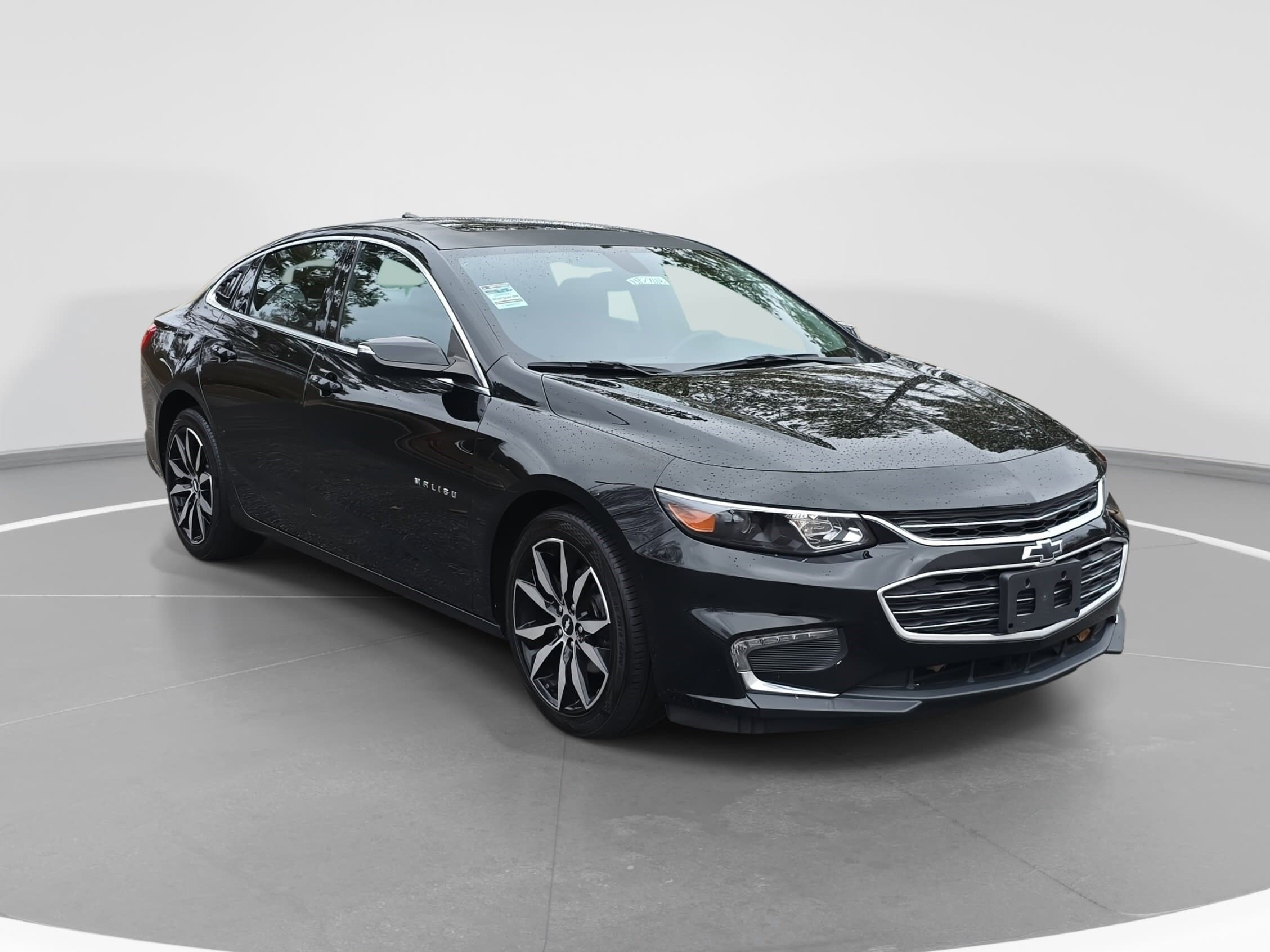 2017 Chevrolet Malibu 1LT photo 2