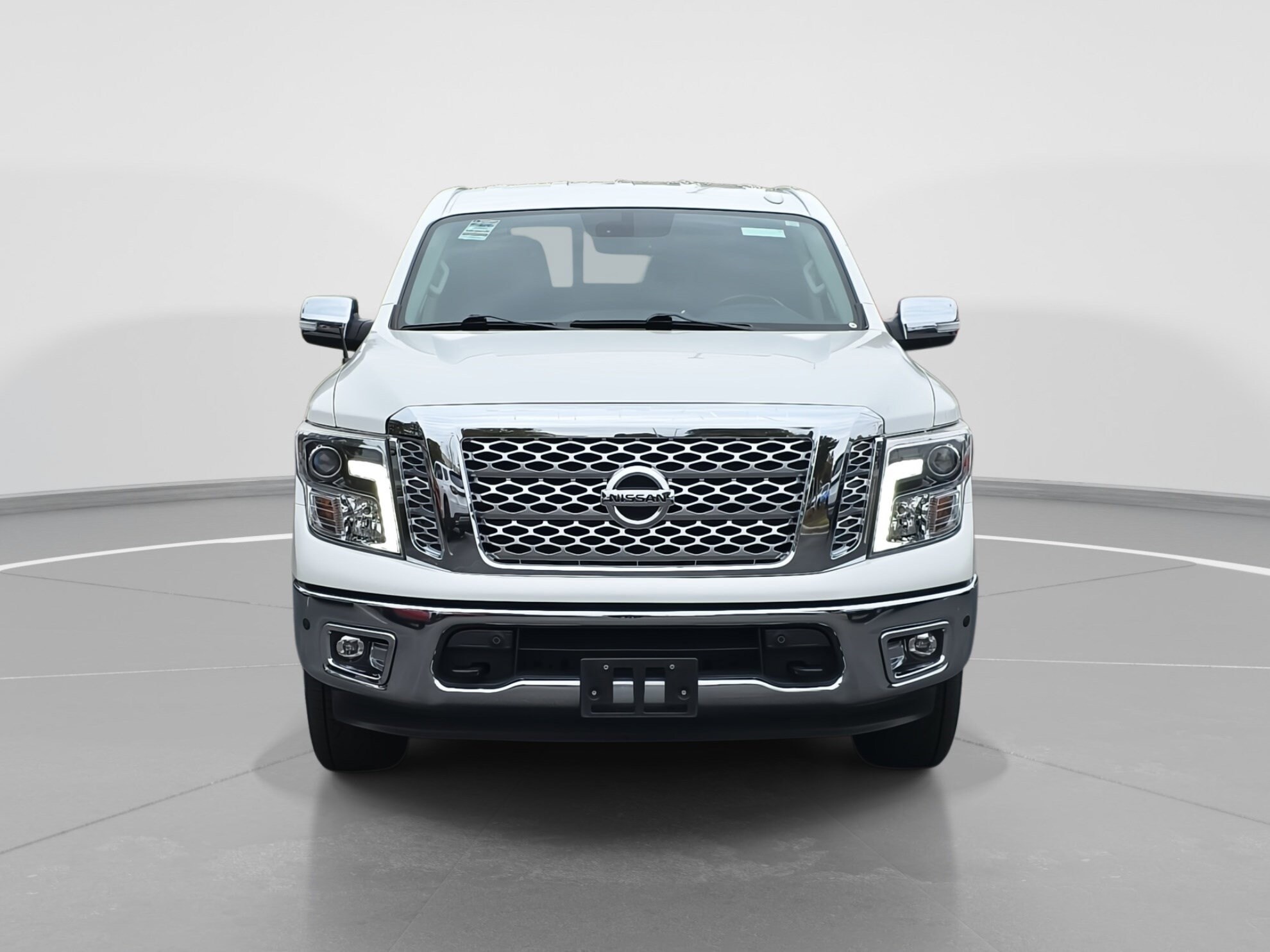 2019 Nissan Titan Crew Cab SL photo 2