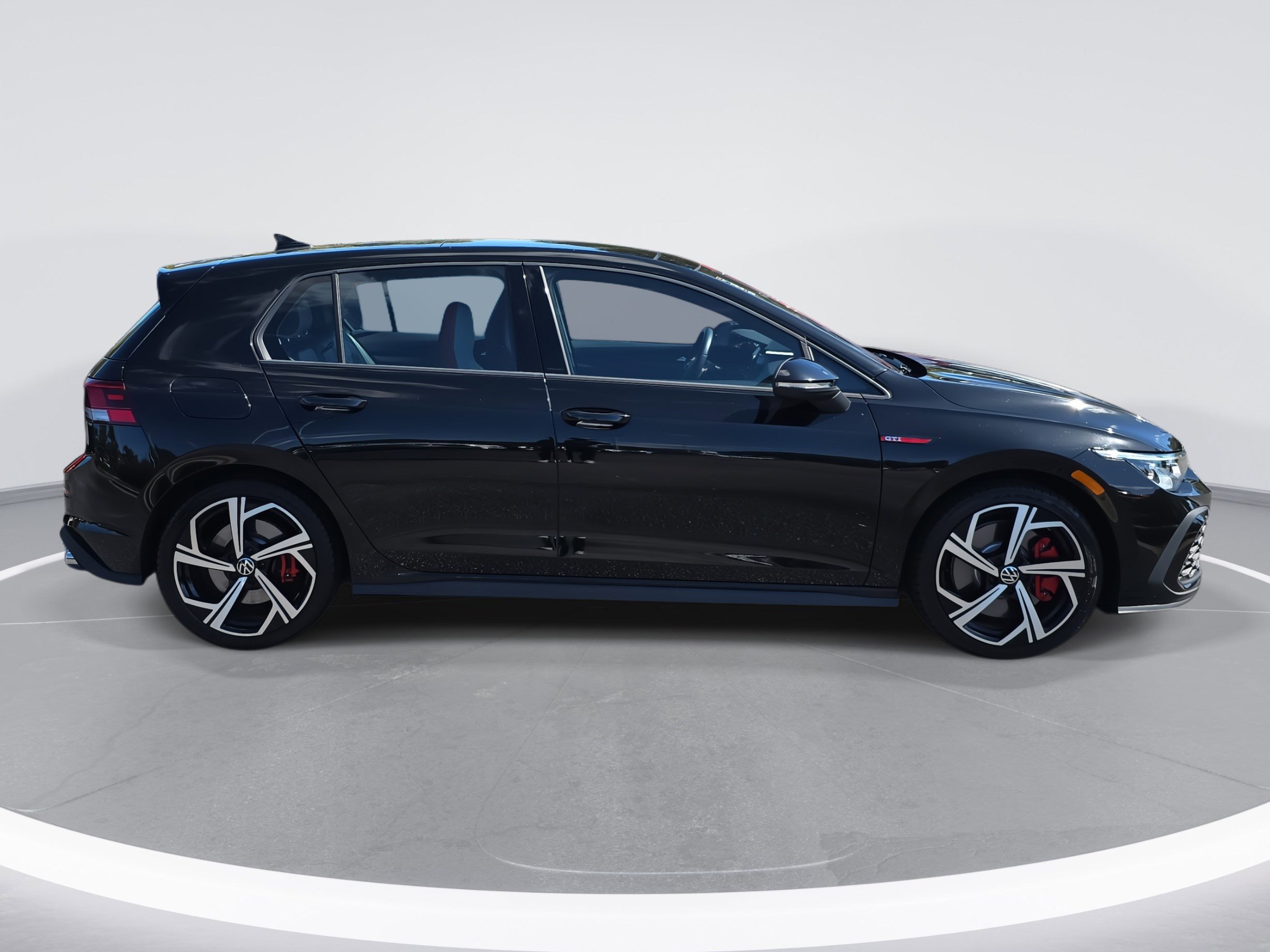 2024 Volkswagen Golf GTI SE photo 4