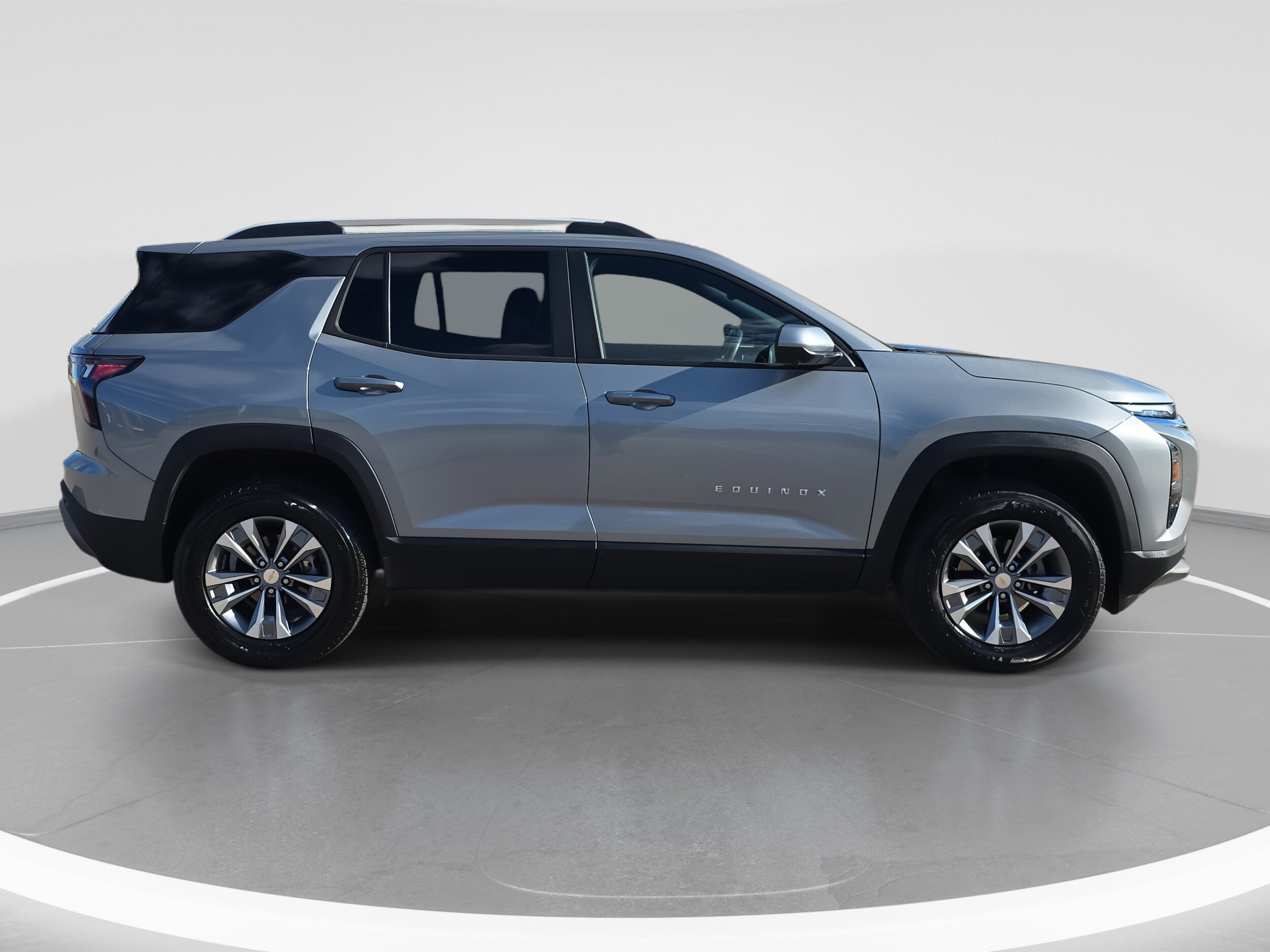 2025 Chevrolet Equinox LT photo 4