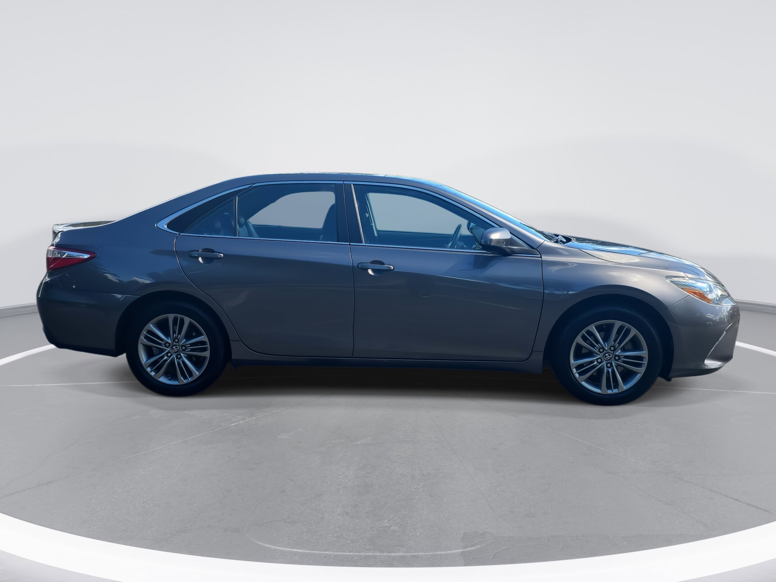 2016 Toyota Camry SE photo 4