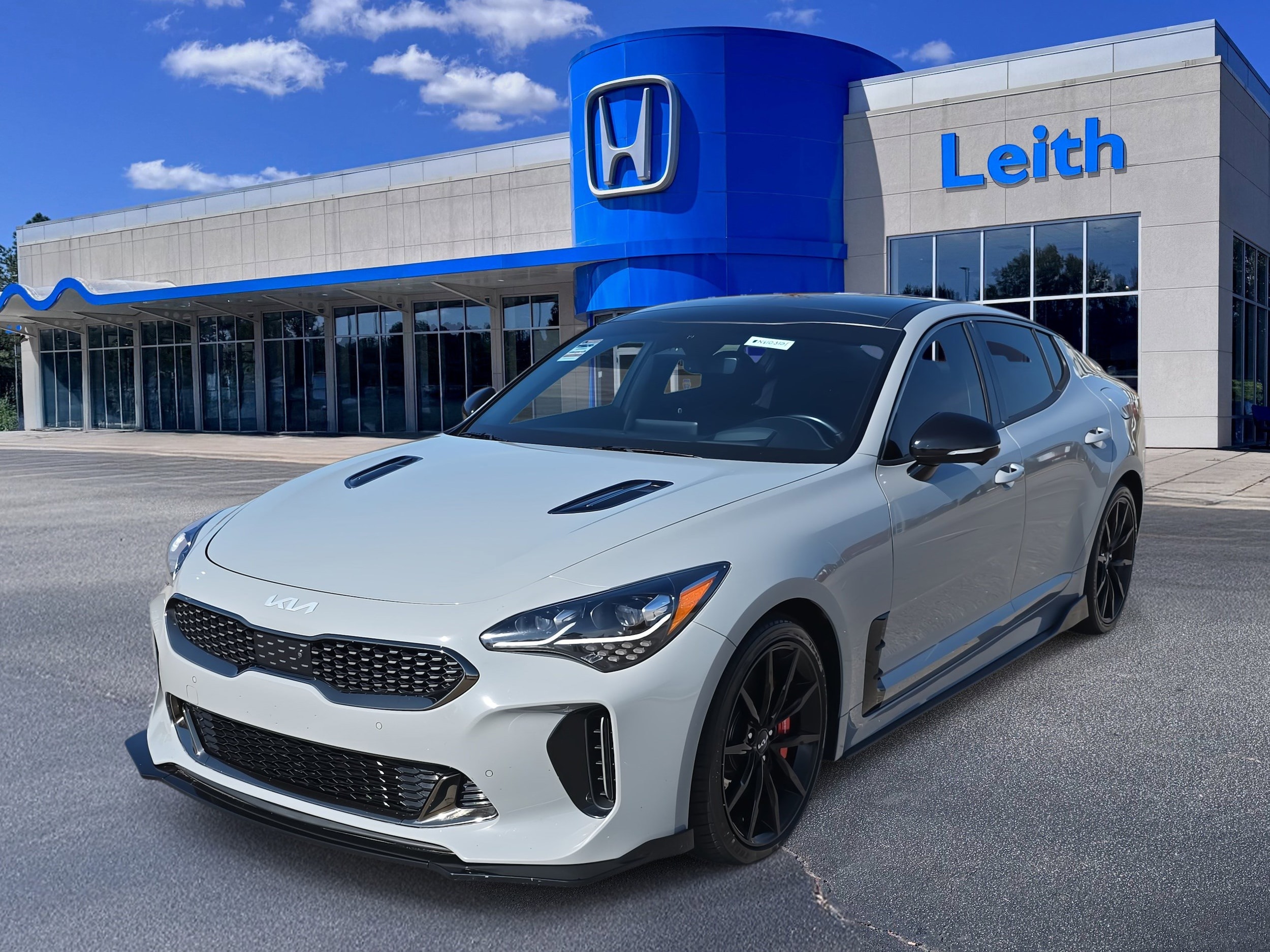 2022 Kia Stinger GT2's photo