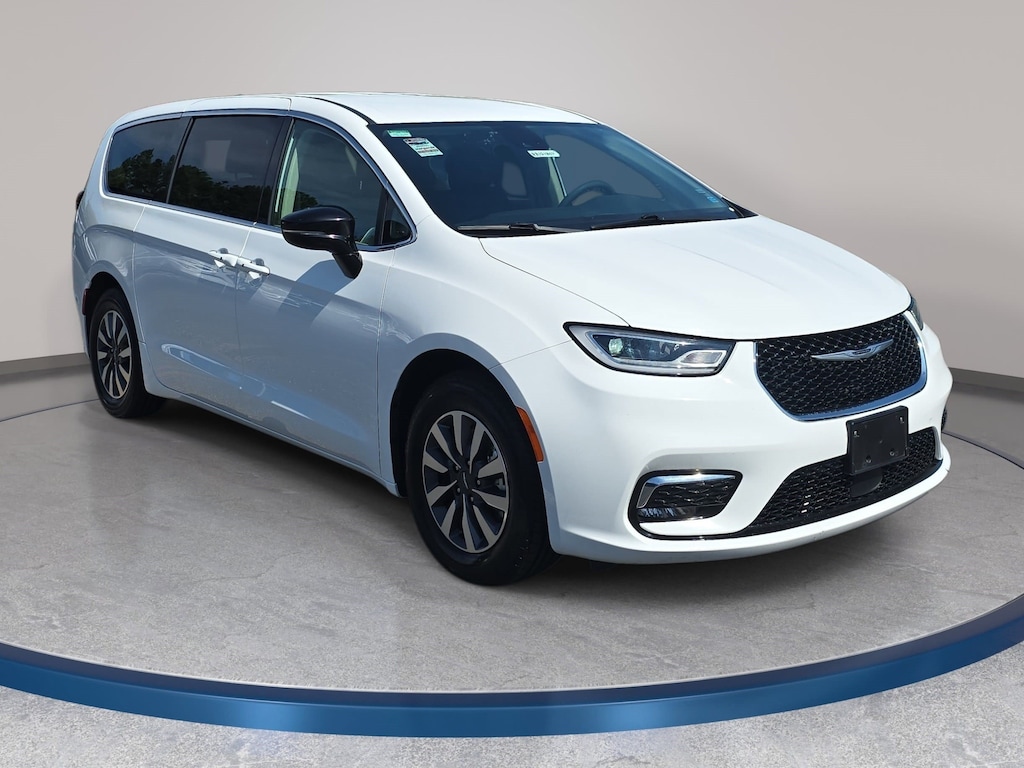 Used 2024 Chrysler Pacifica Plug-In Hybrid Select Van Passenger Van