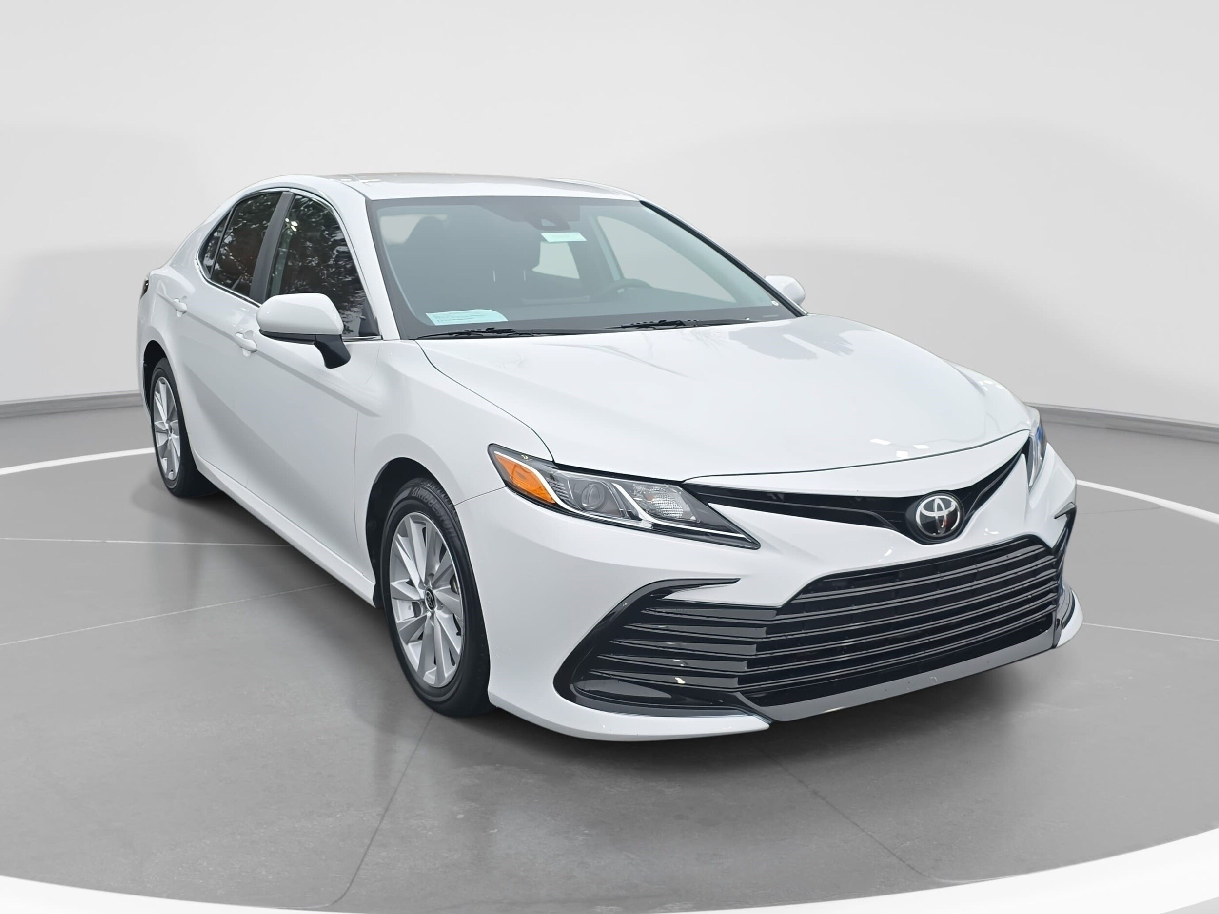2021 Toyota Camry LE photo 2