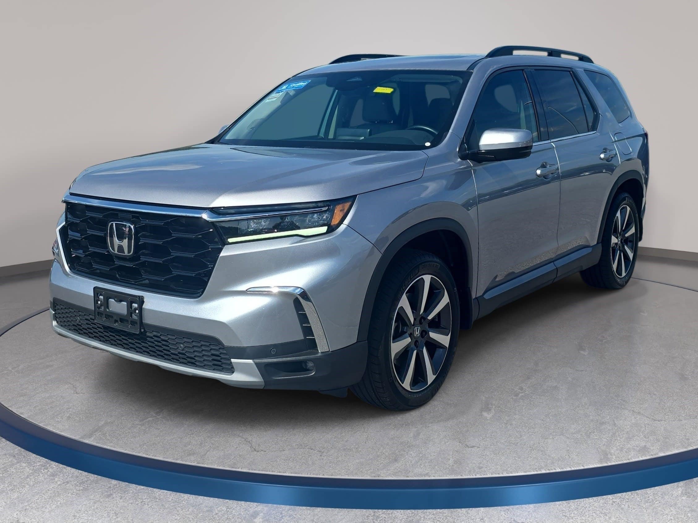 2025 Honda Pilot Touring 2WD's photo
