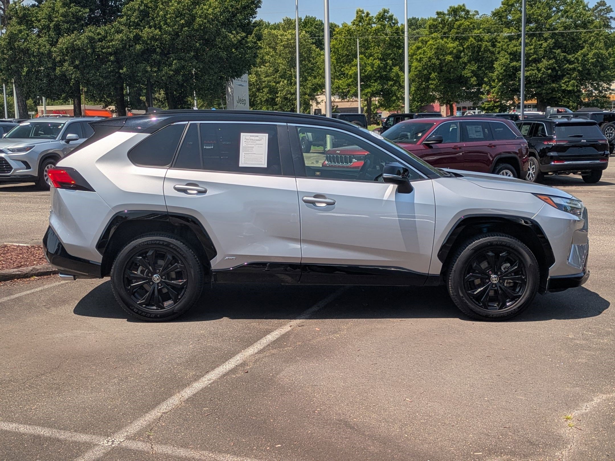 2023 Toyota RAV4 Hybrid XSE photo 4