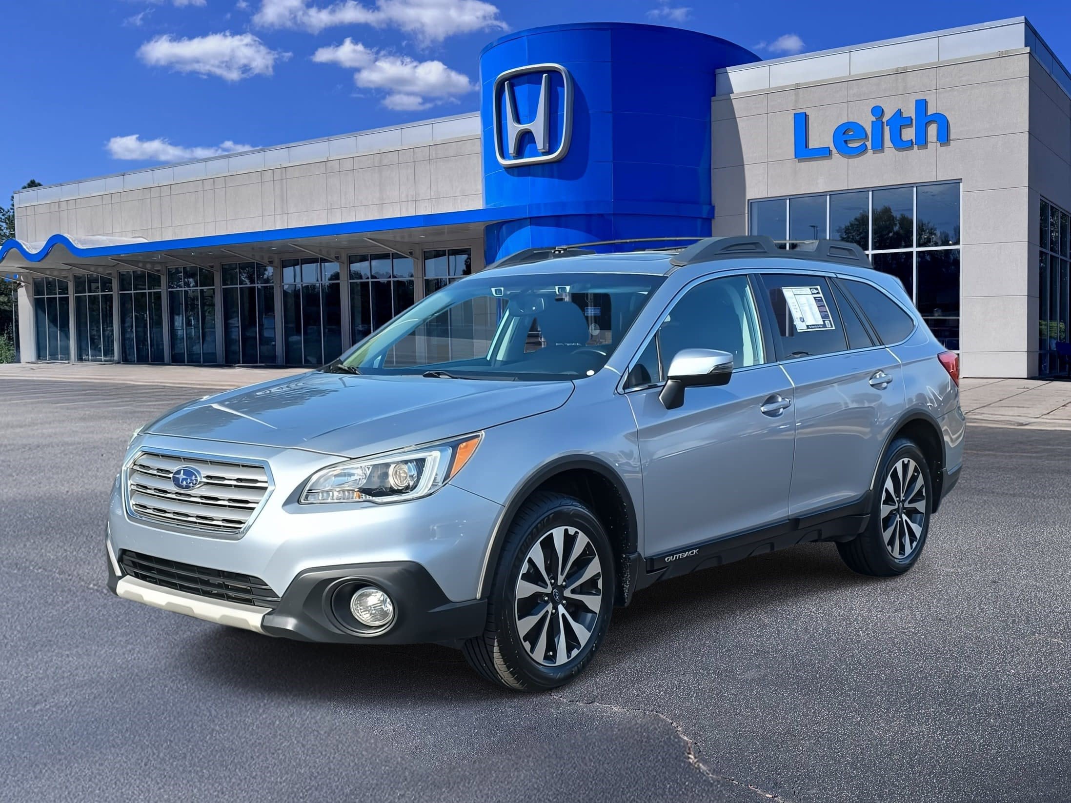 2016 Subaru Outback Limited's photo