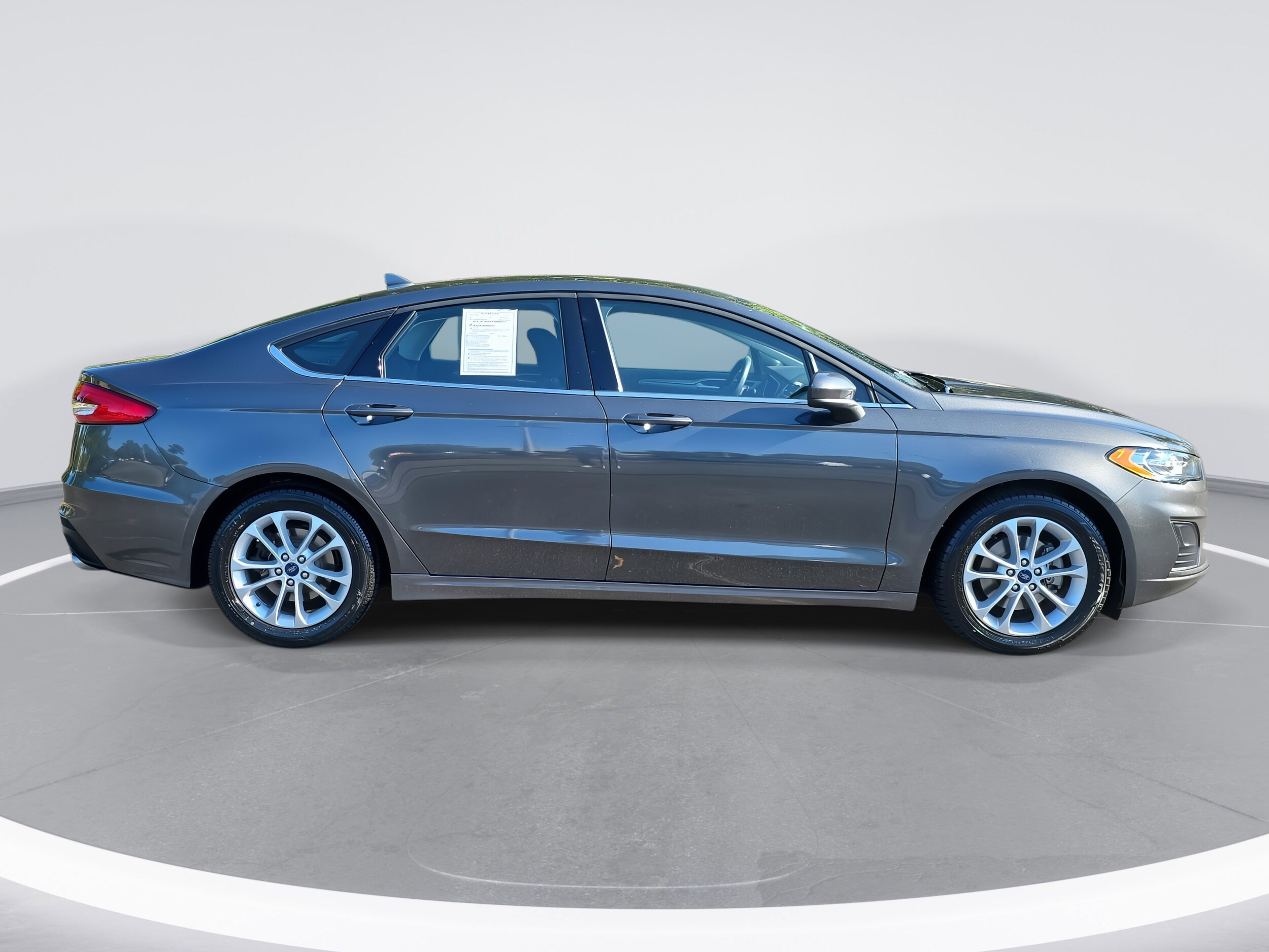 2019 Ford Fusion SE photo 4
