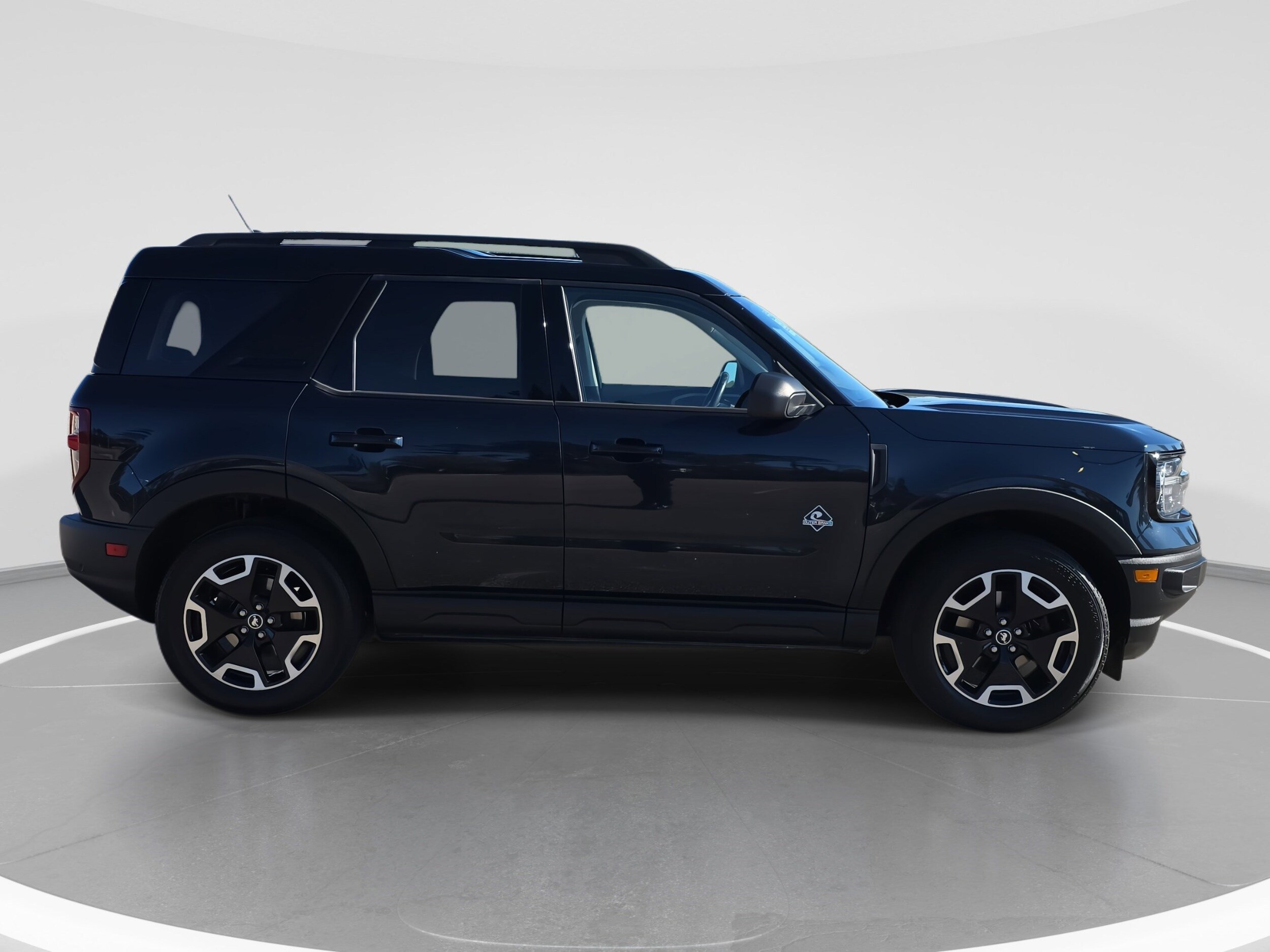 2021 Ford Bronco Sport Outer Banks photo 2