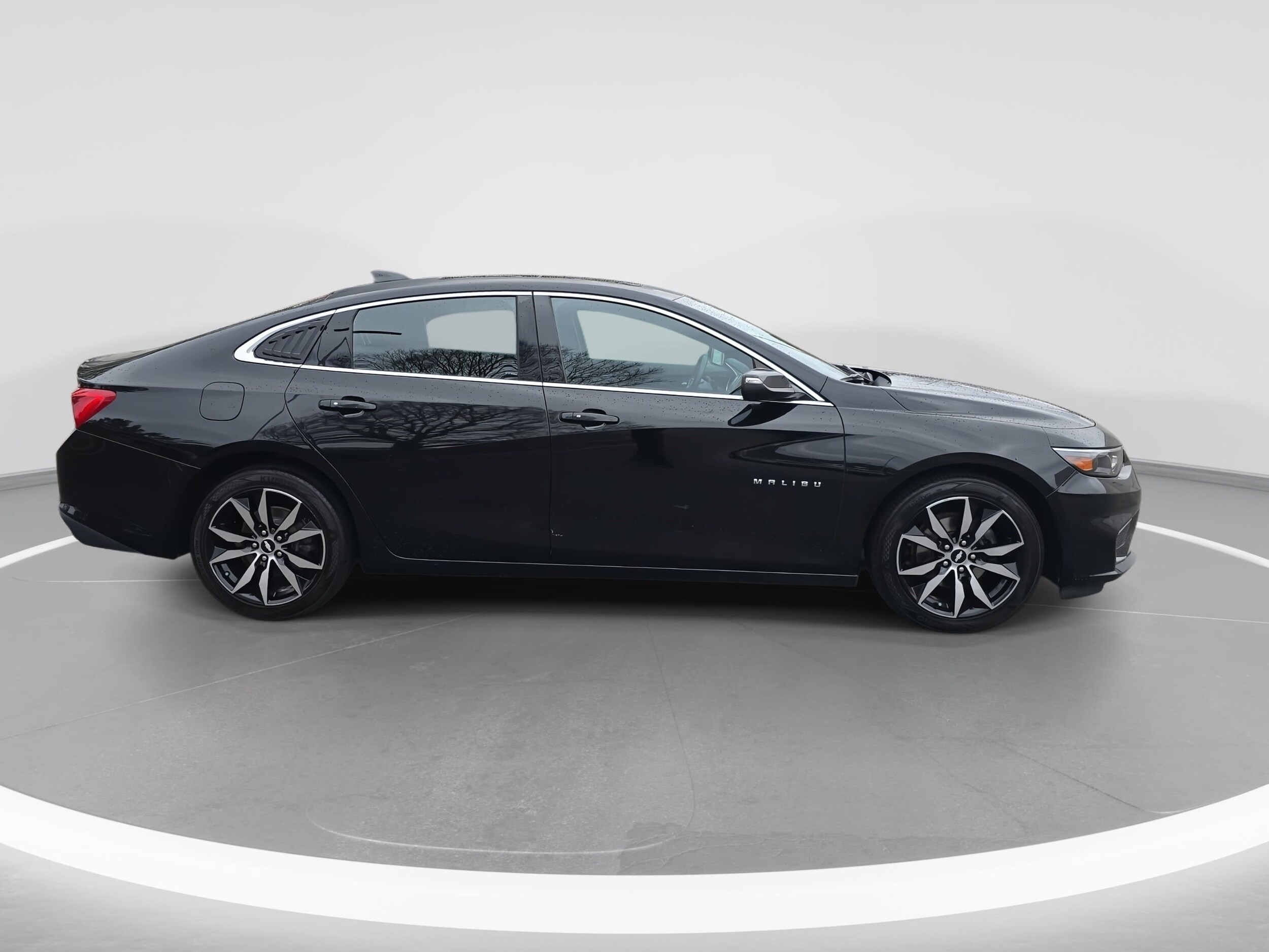 2017 Chevrolet Malibu 1LT photo 3