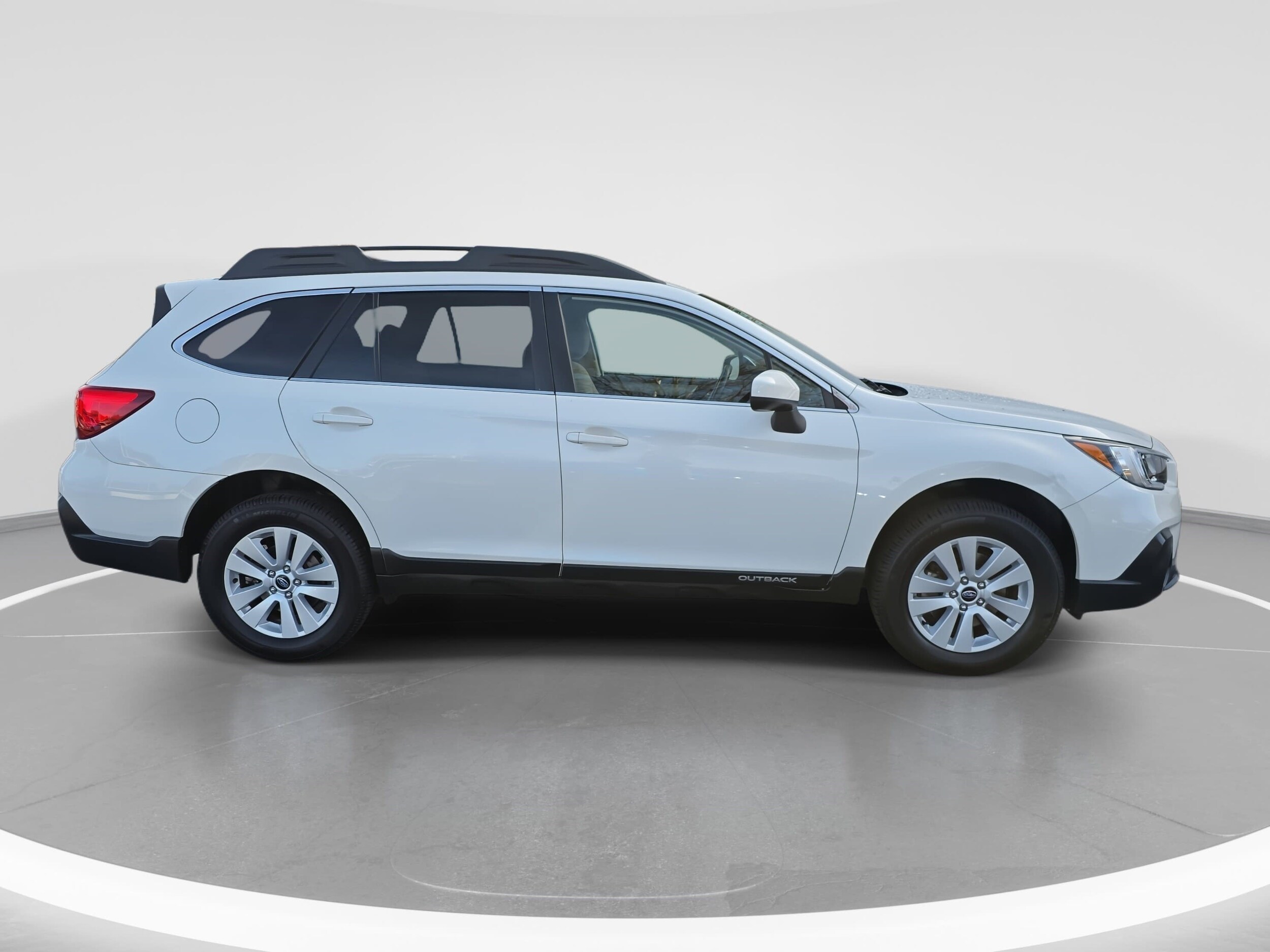 2019 Subaru Outback 2.5i Premium photo 4