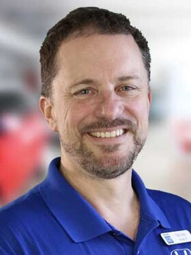 Staff member Neil Jones from ID_9cc4eb71b5ca