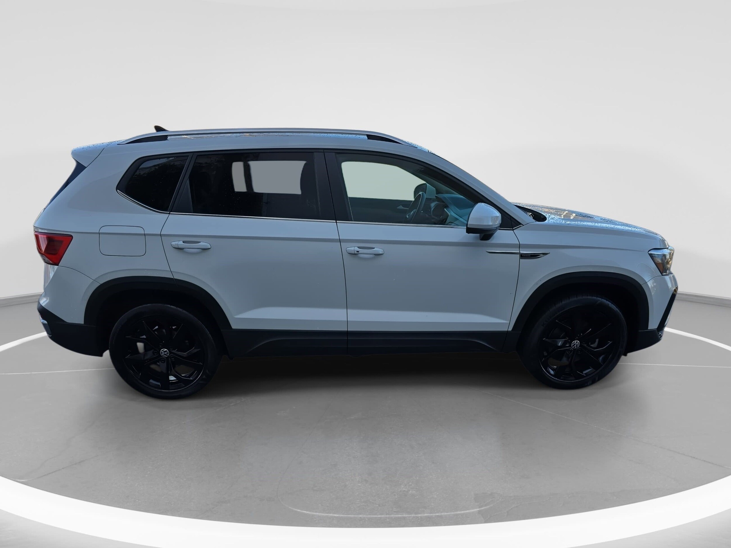 2022 Volkswagen Taos SE photo 3