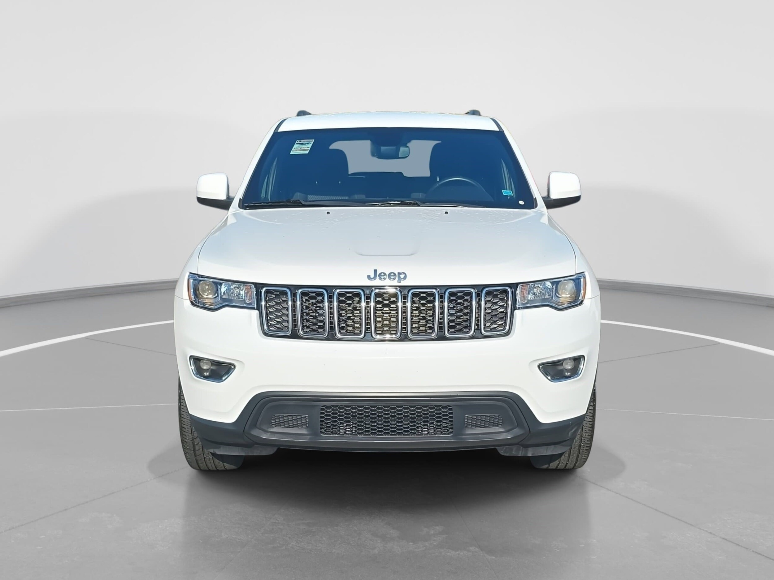 2019 Jeep Grand Cherokee Laredo E photo 2
