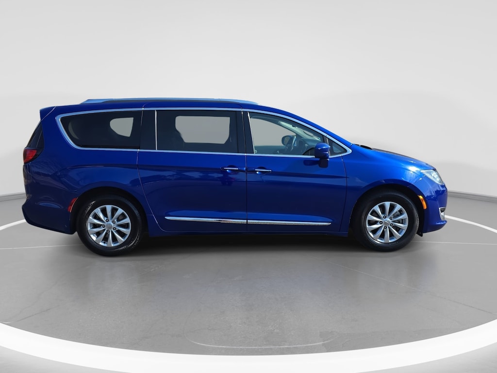 Used 2018 Chrysler Pacifica Touring L Van
