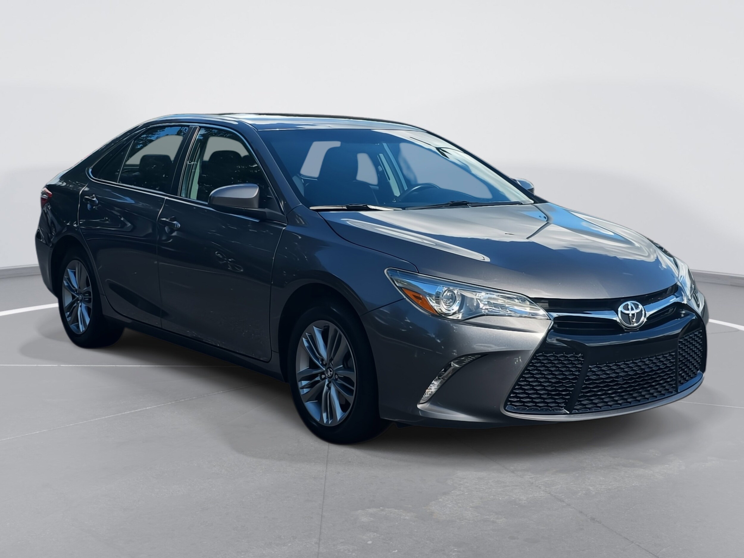 2016 Toyota Camry SE photo 3