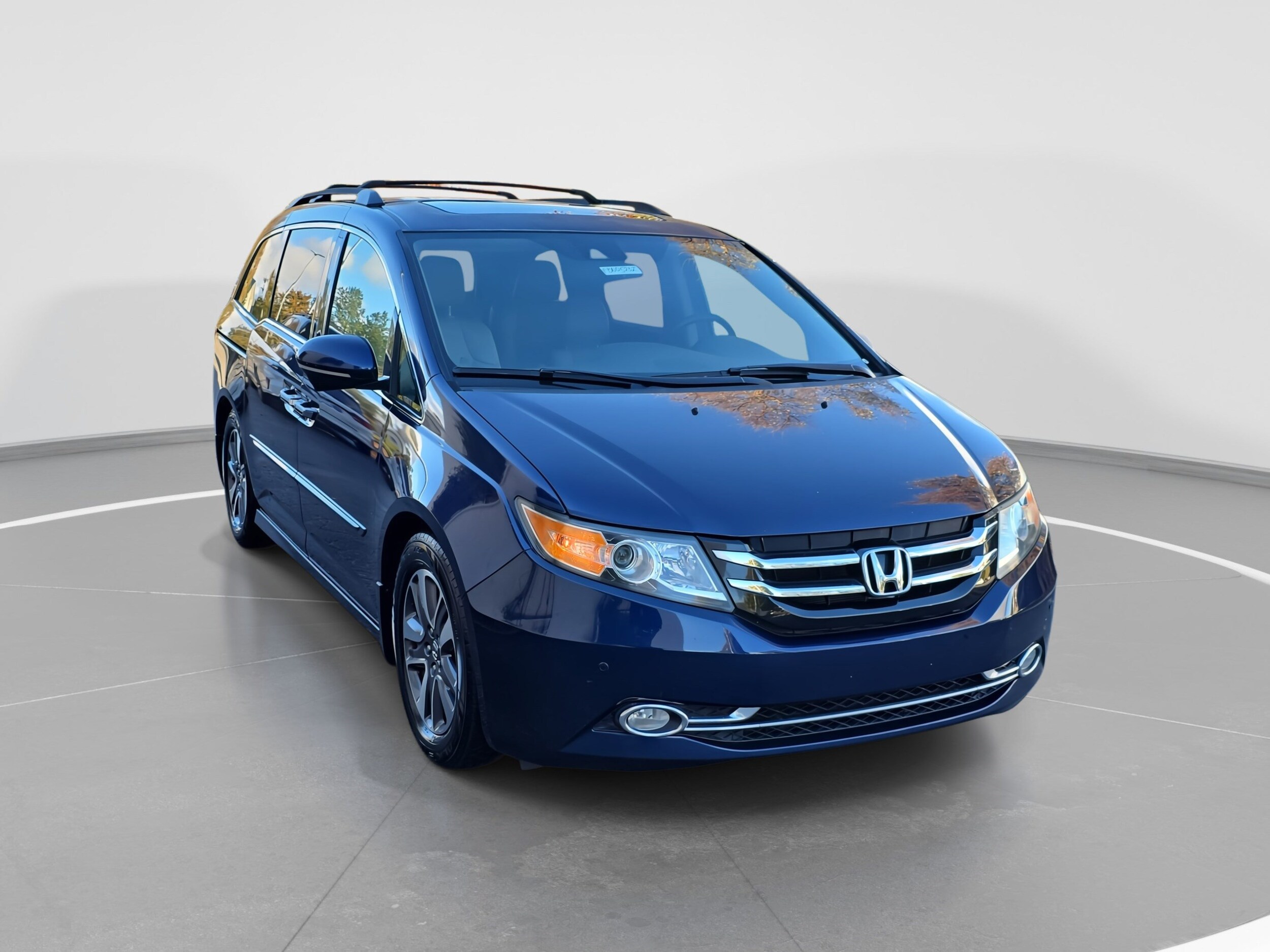2015 Honda Odyssey Touring photo 3