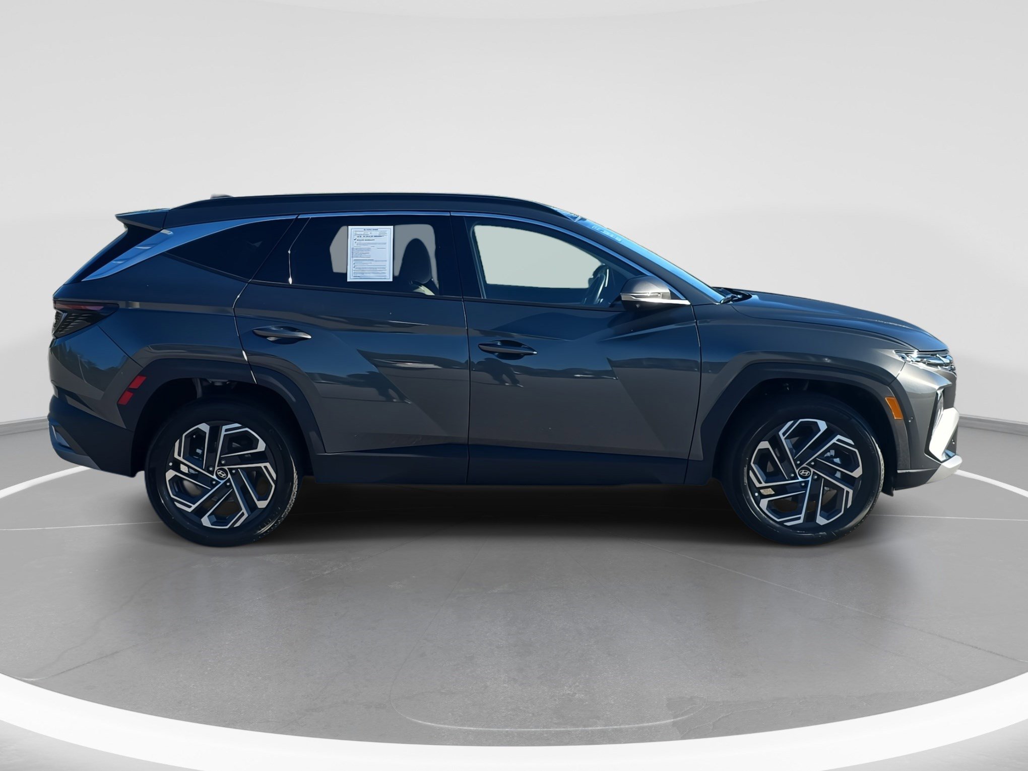 2025 Hyundai Tucson Hybrid Limited photo 3