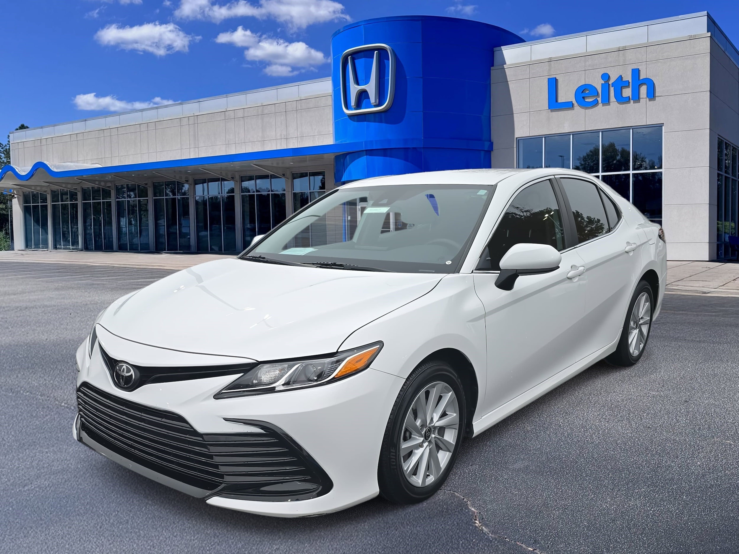 2021 Toyota Camry LE's photo