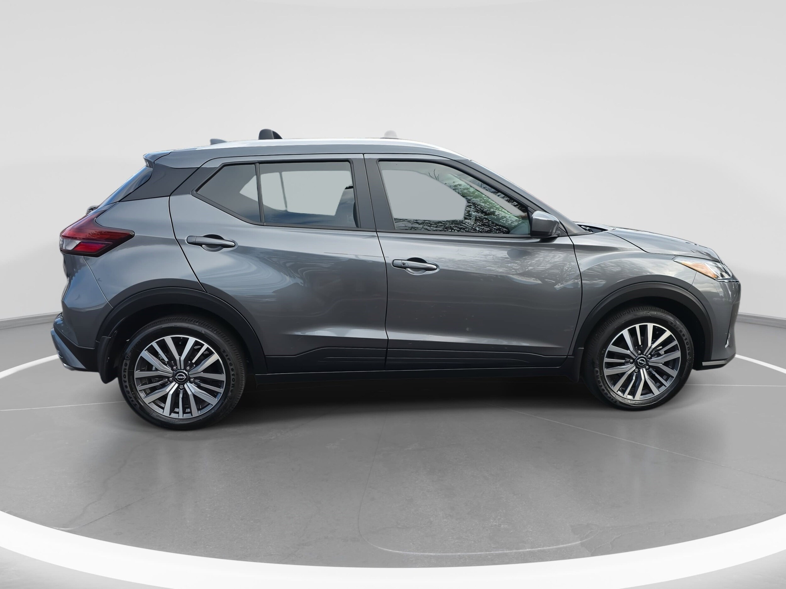 2024 Nissan Kicks SV photo 2