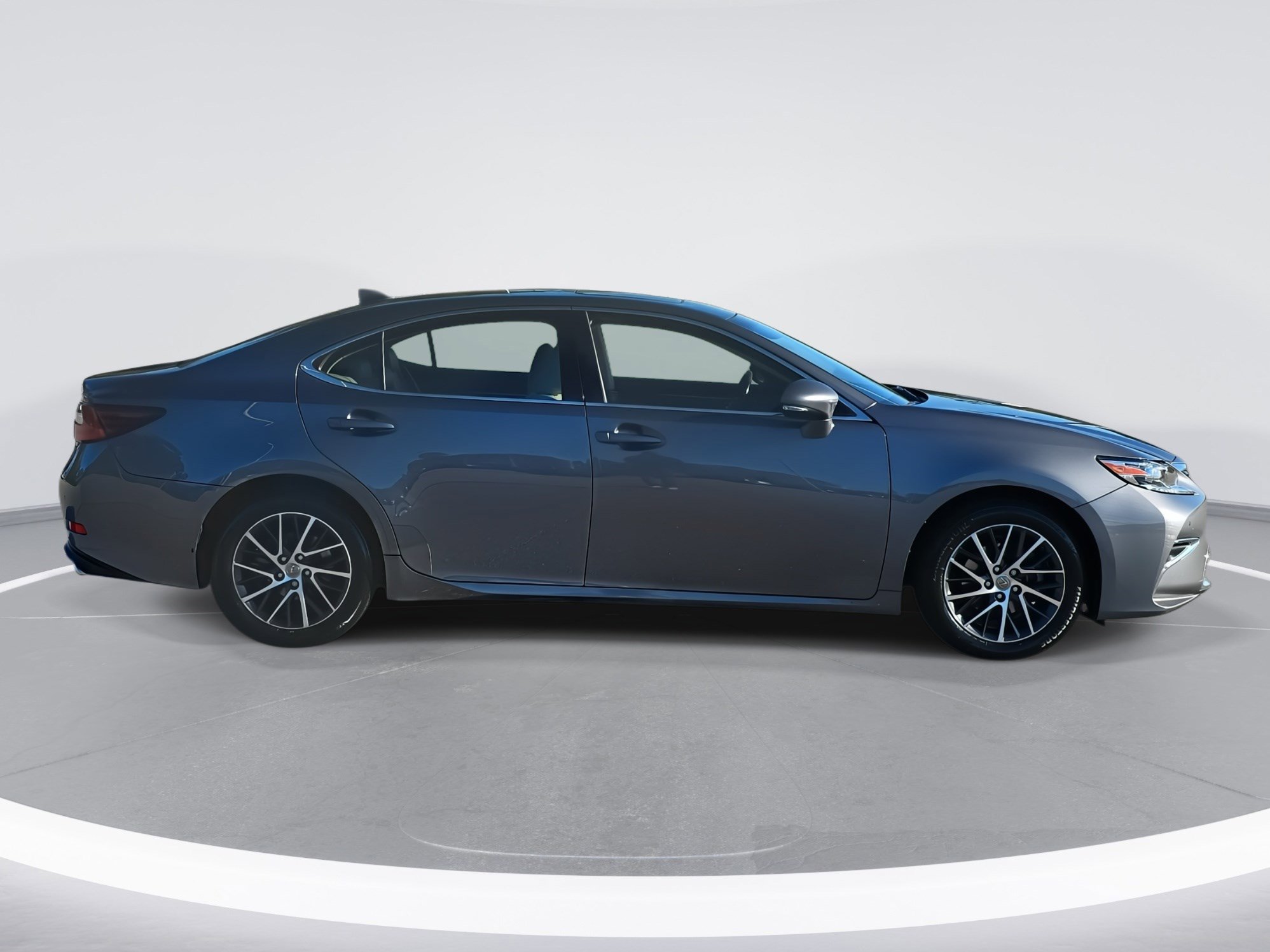 2016 Lexus ES 350 photo 4