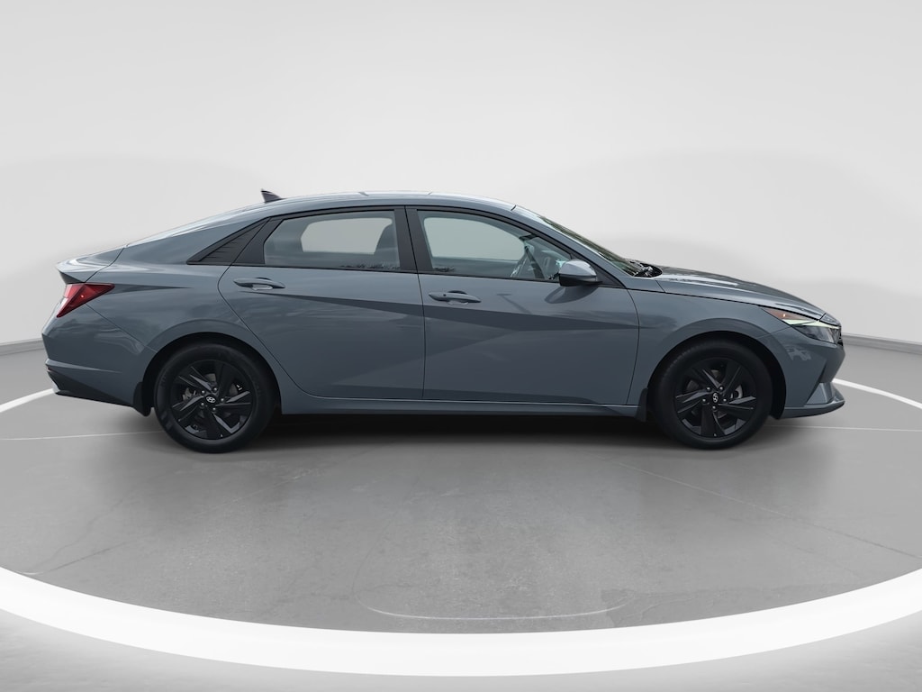Used 2022 Hyundai Elantra SEL Sedan