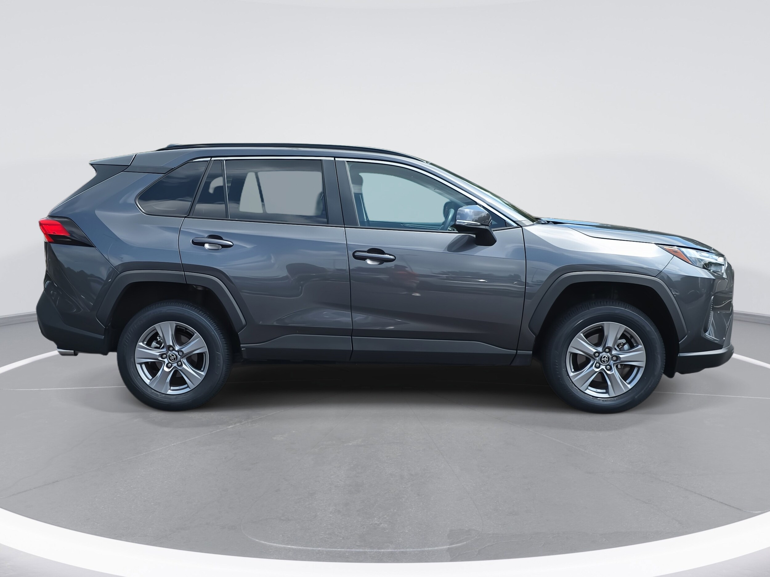 2023 Toyota RAV4 XLE photo 4