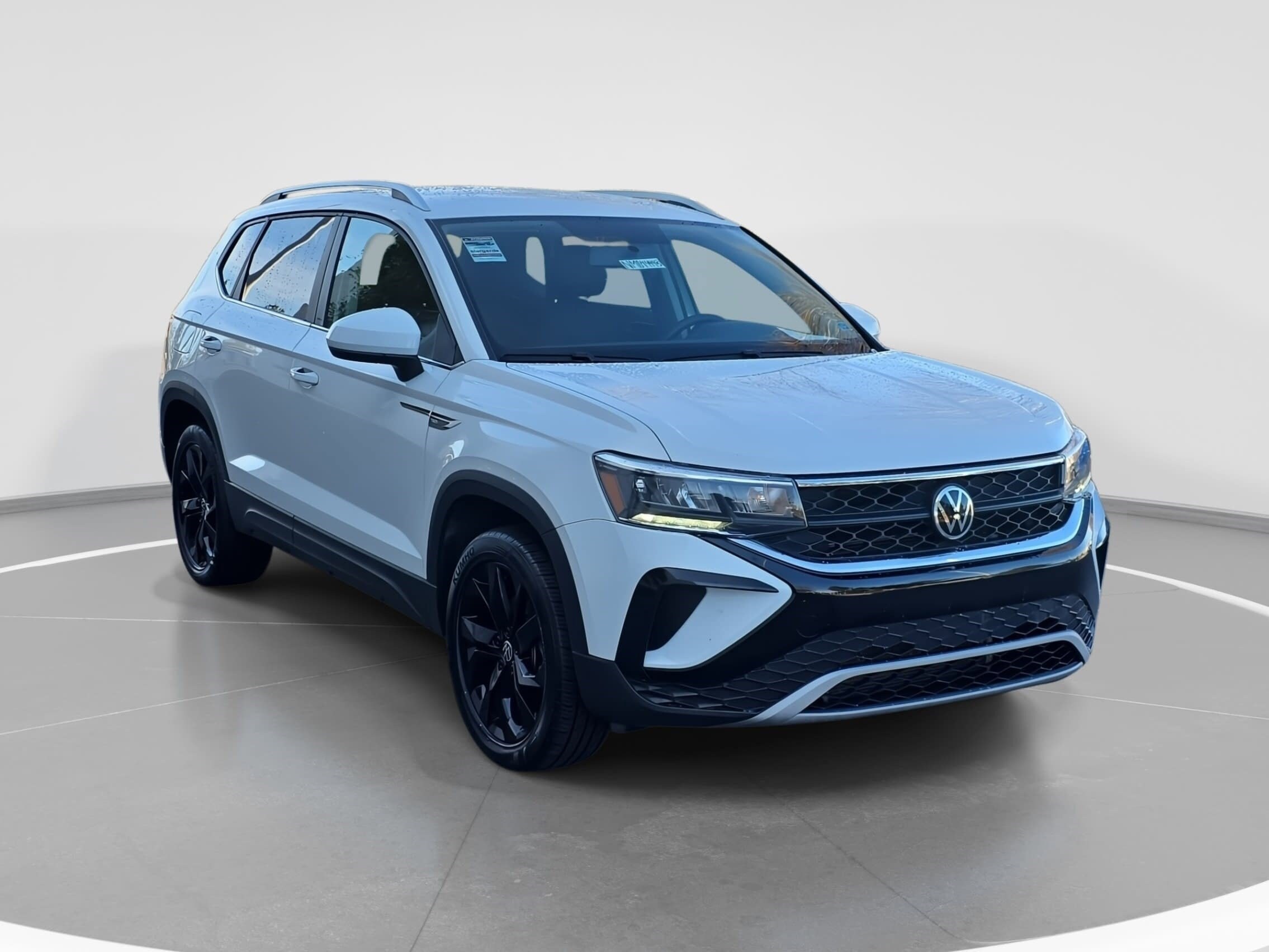 2022 Volkswagen Taos SE photo 2