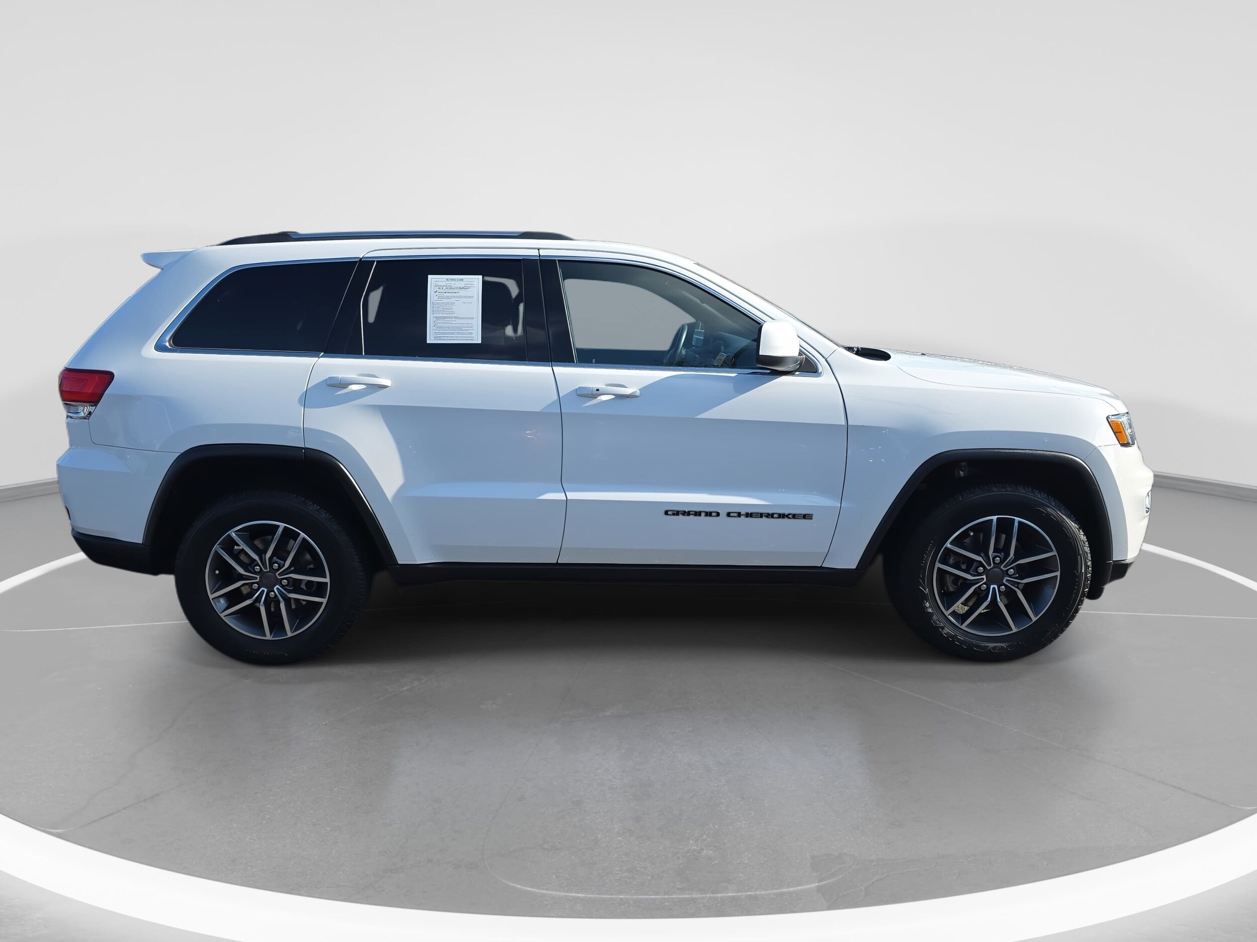 2019 Jeep Grand Cherokee Laredo E photo 4