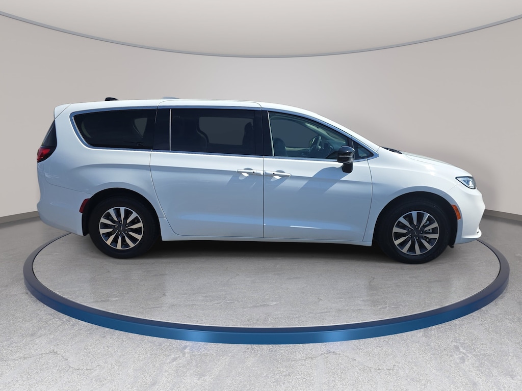 Used 2024 Chrysler Pacifica Plug-In Hybrid Select Van Passenger Van