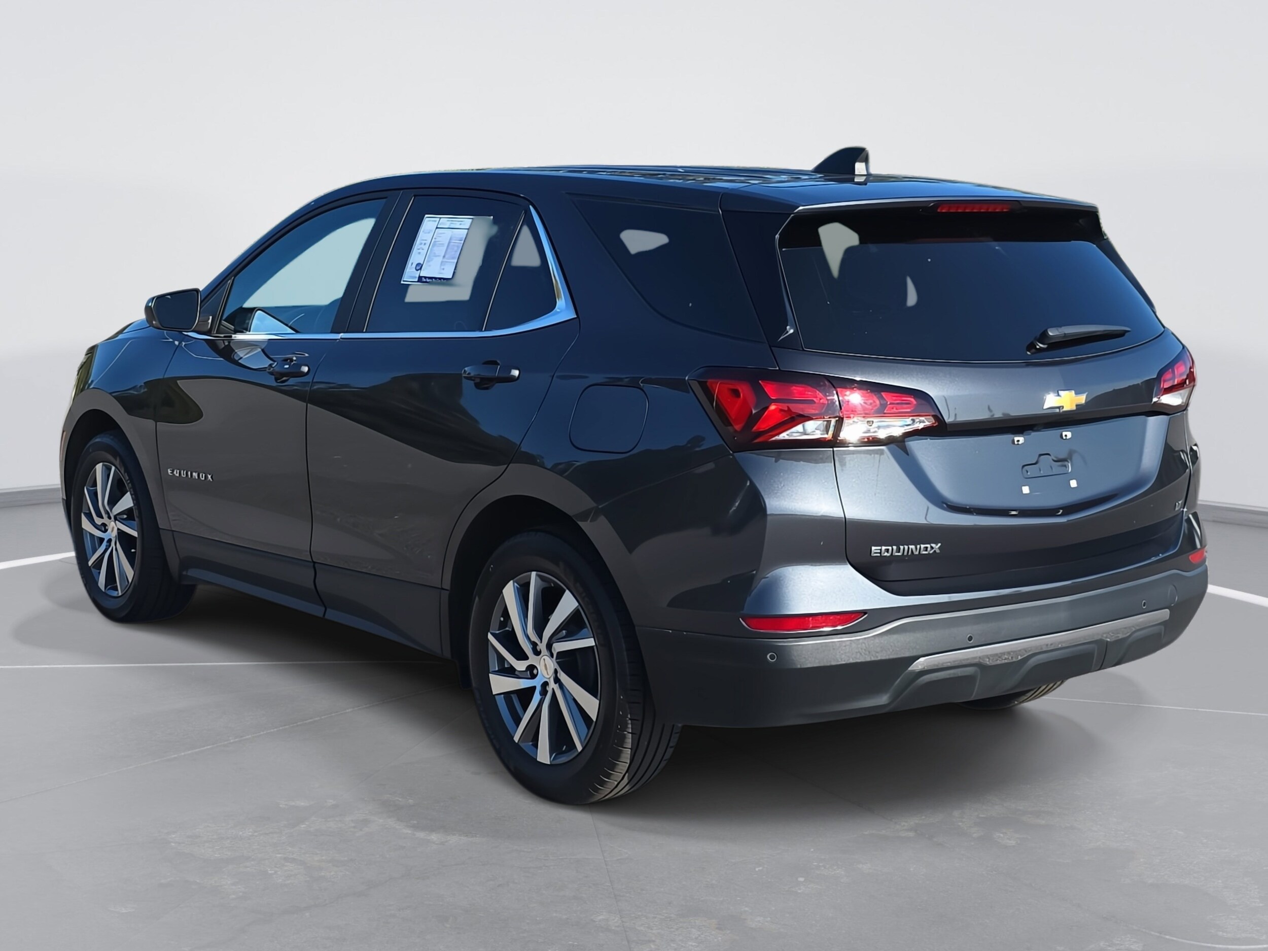 2023 Chevrolet Equinox photo 2