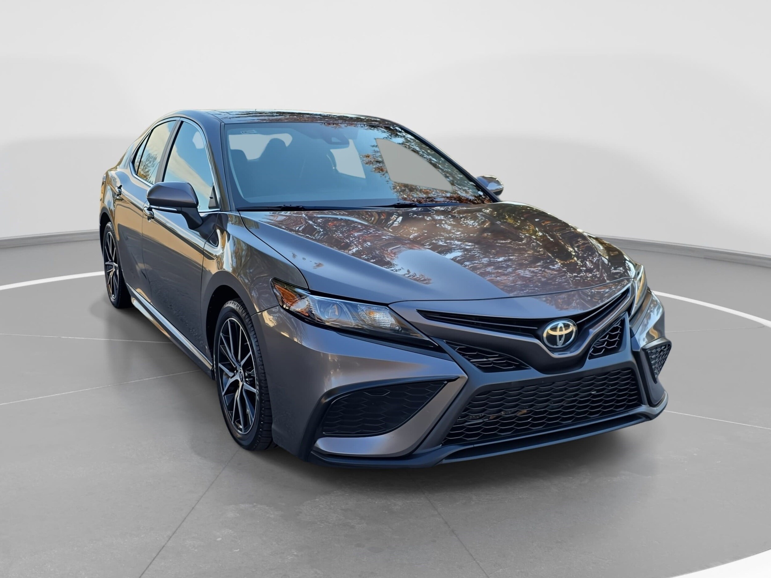 2022 Toyota Camry SE photo 3