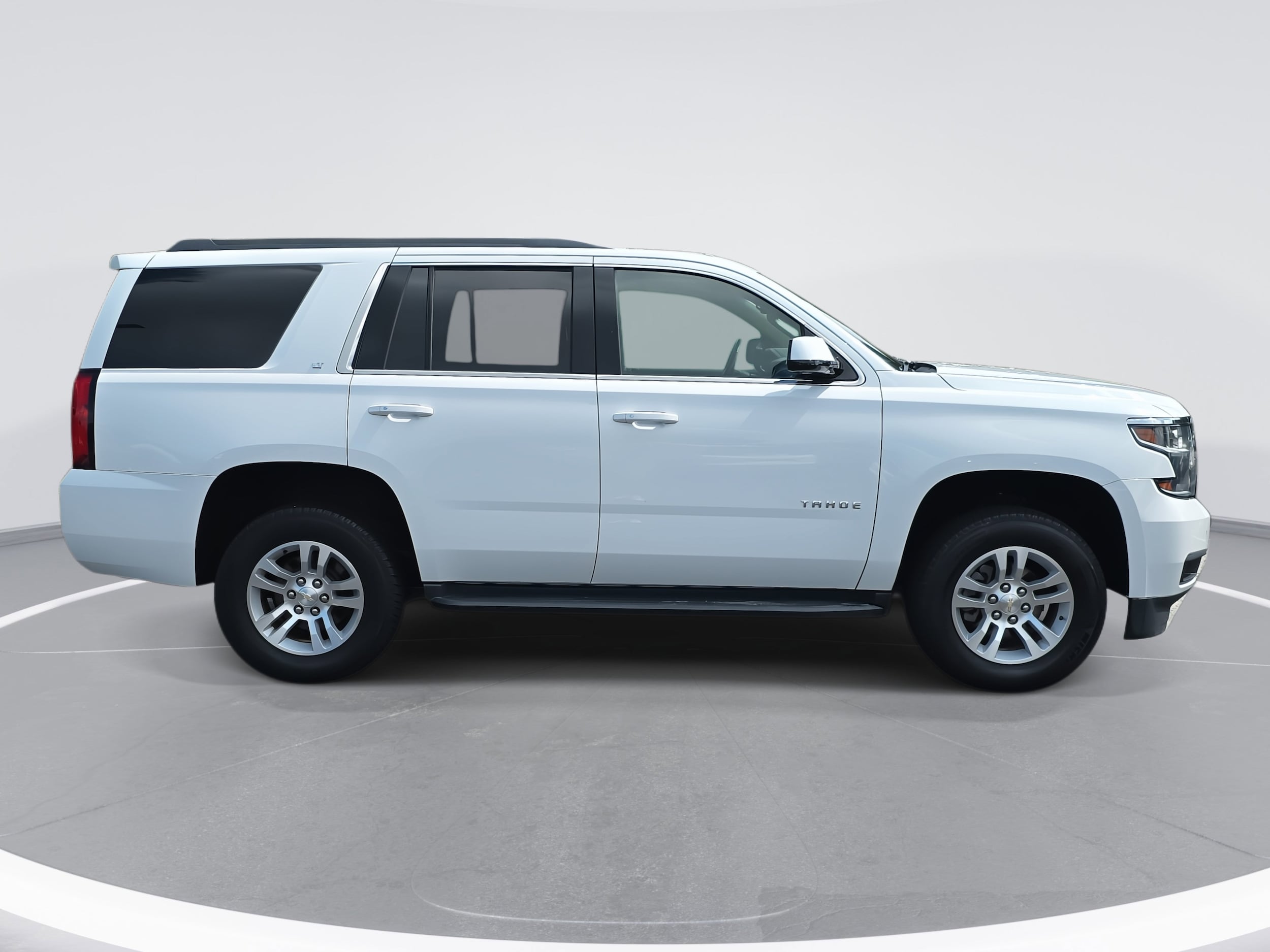 2018 Chevrolet Tahoe LT photo 4