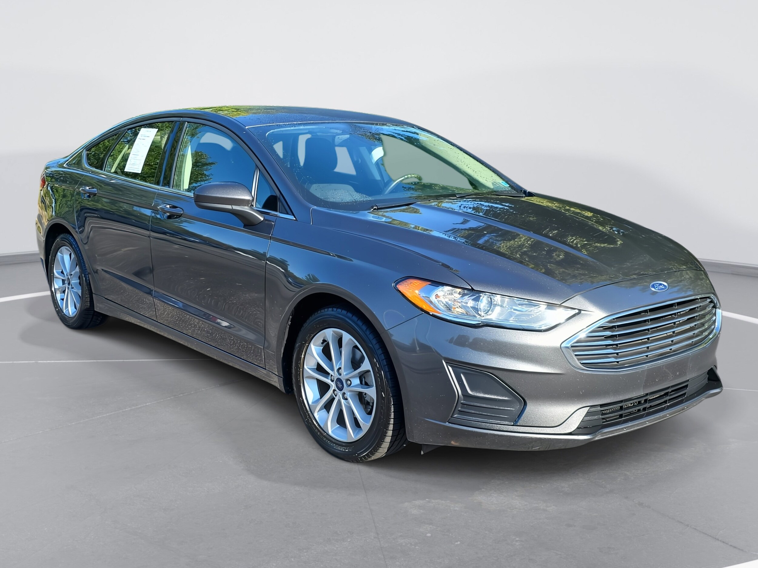 2019 Ford Fusion SE photo 3