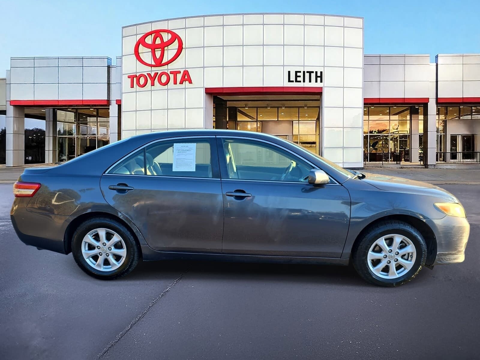 2011 Toyota Camry LE photo 2