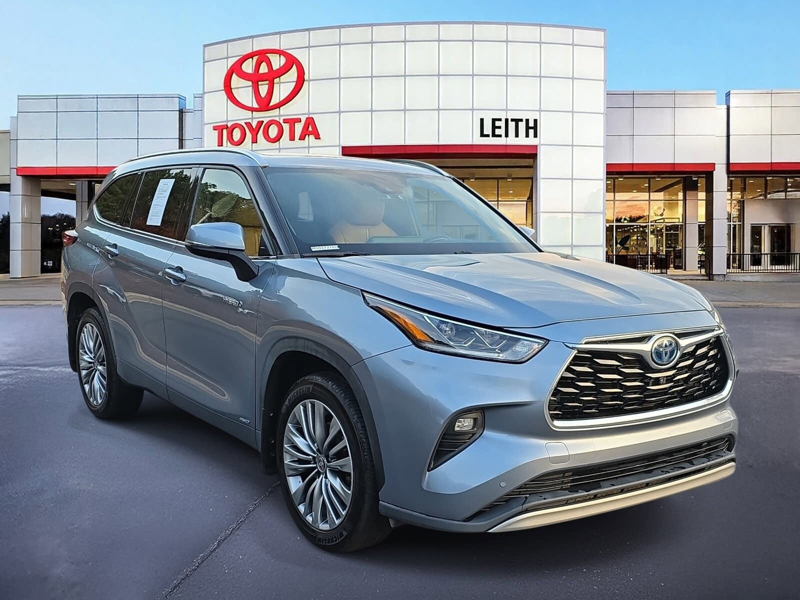 2021 Toyota Highlander Hybrid Platinum photo 3