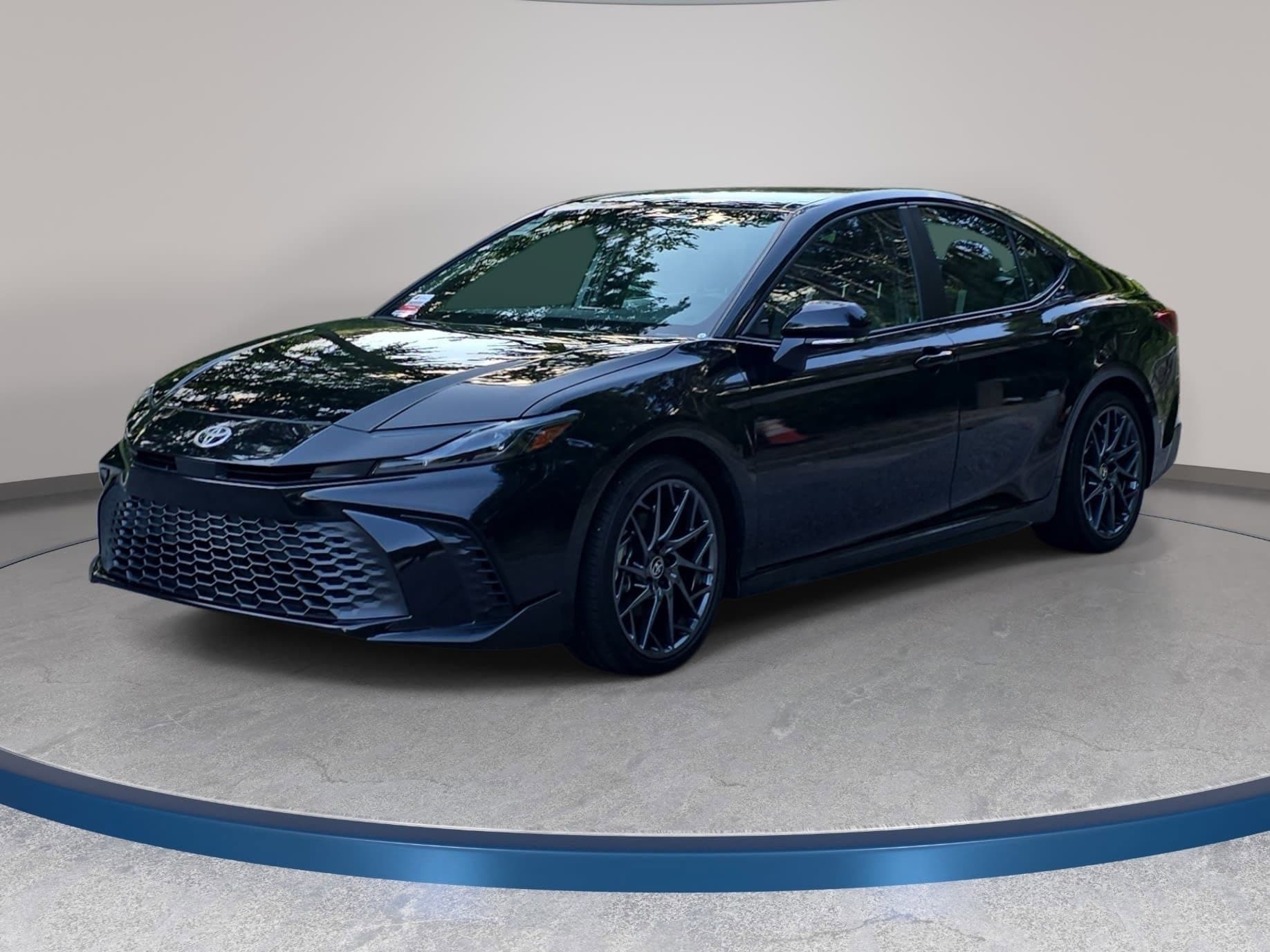 2025 Toyota Camry SE Hybrid's photo