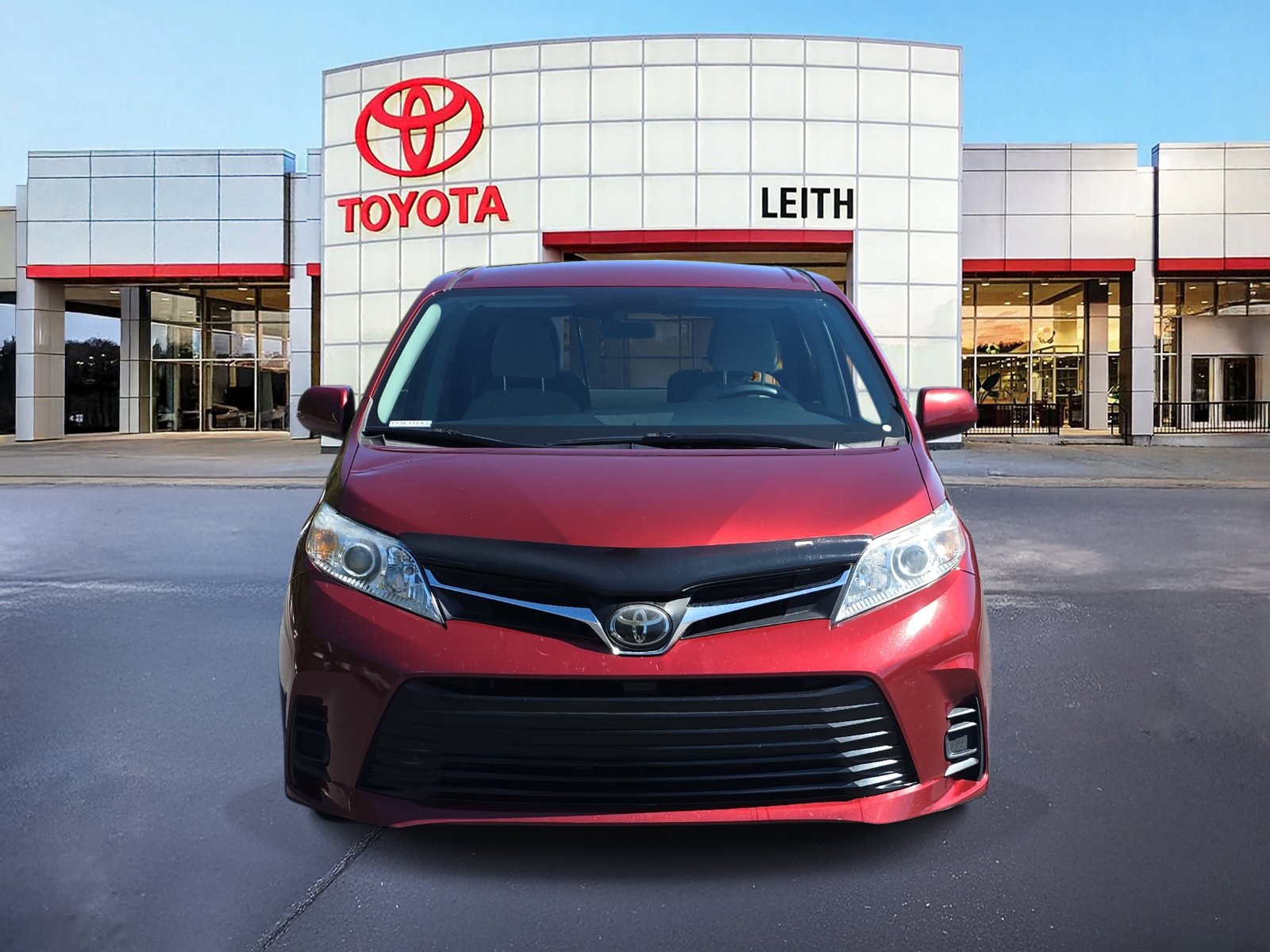 2018 Toyota Sienna LE photo 2