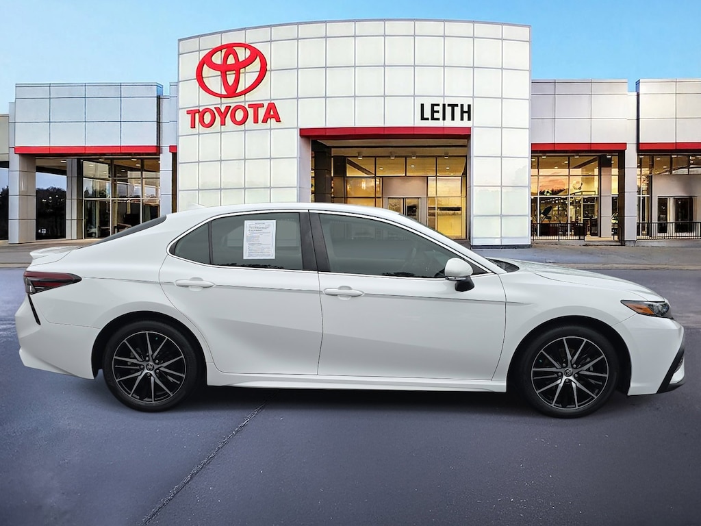 Used 2022 Toyota Camry SE Sedan