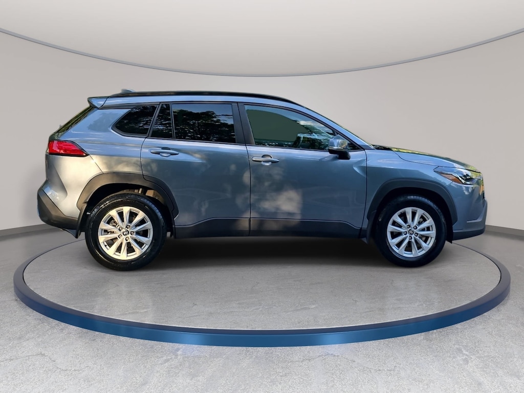 Used 2024 Toyota Corolla Cross LE SUV